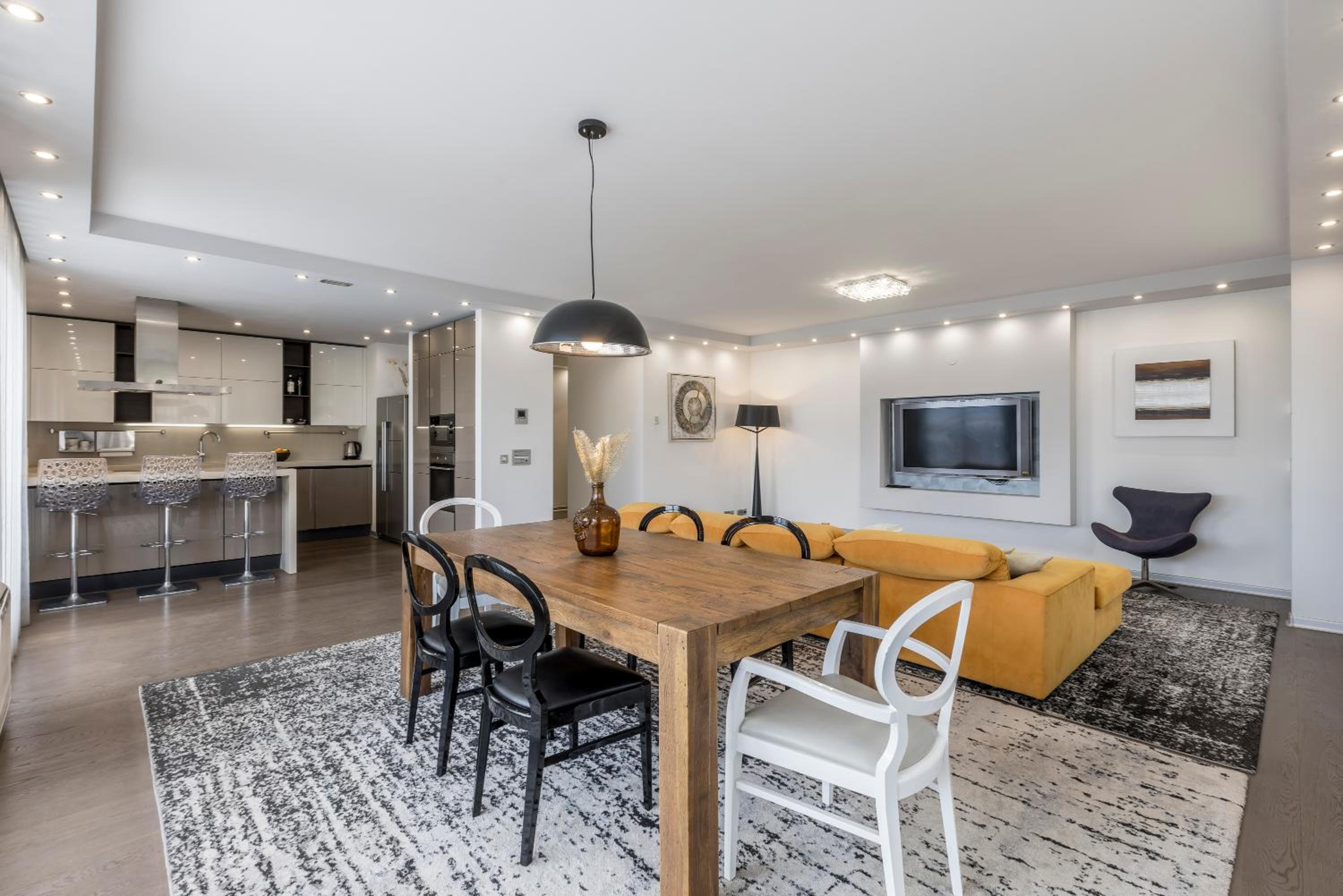 Penthouse Apartment - Photo 12