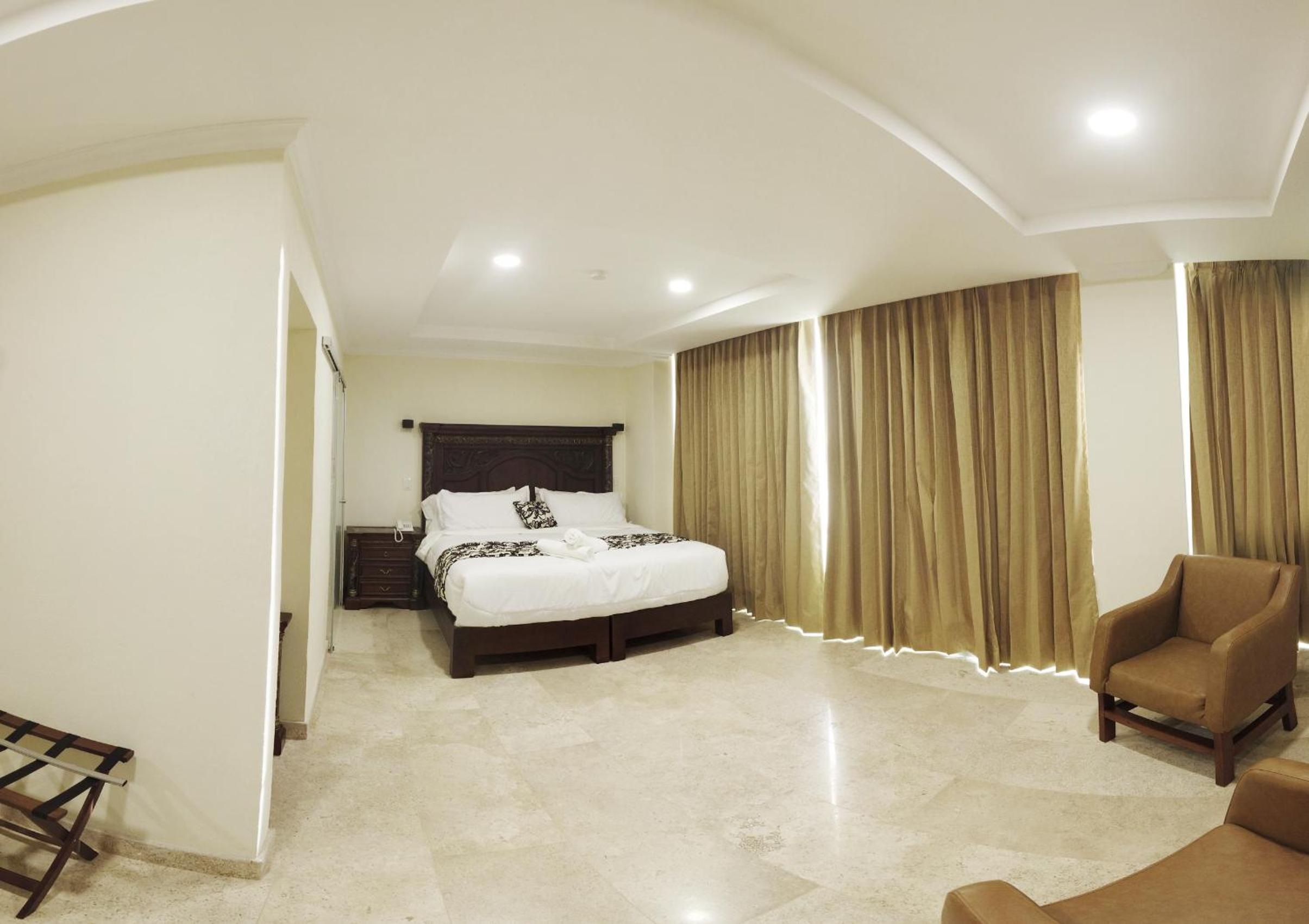 Deluxe Suite with Spa Bath