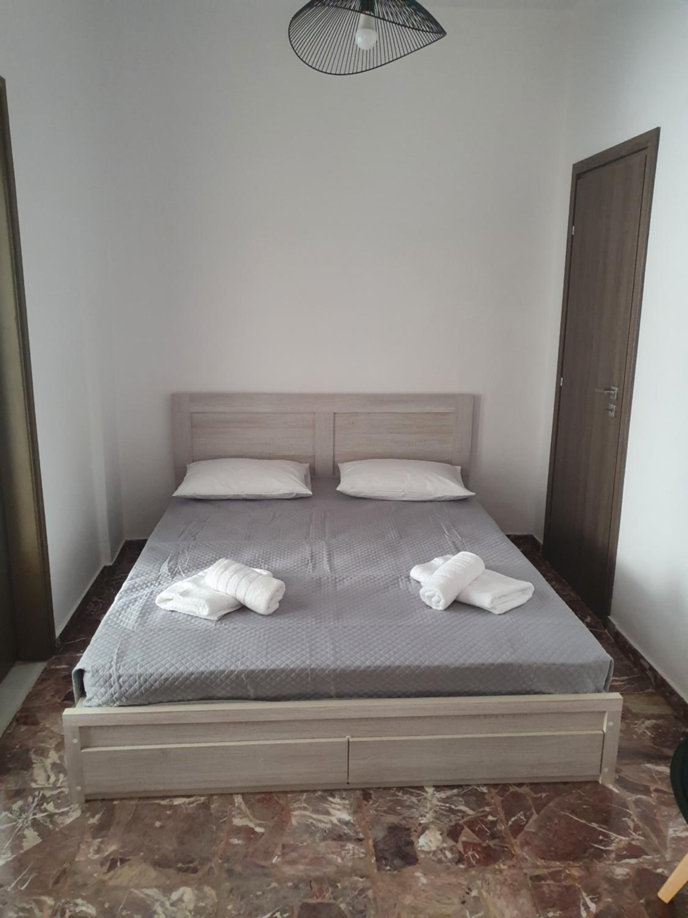 One-Bedroom Apartment - Photo 1