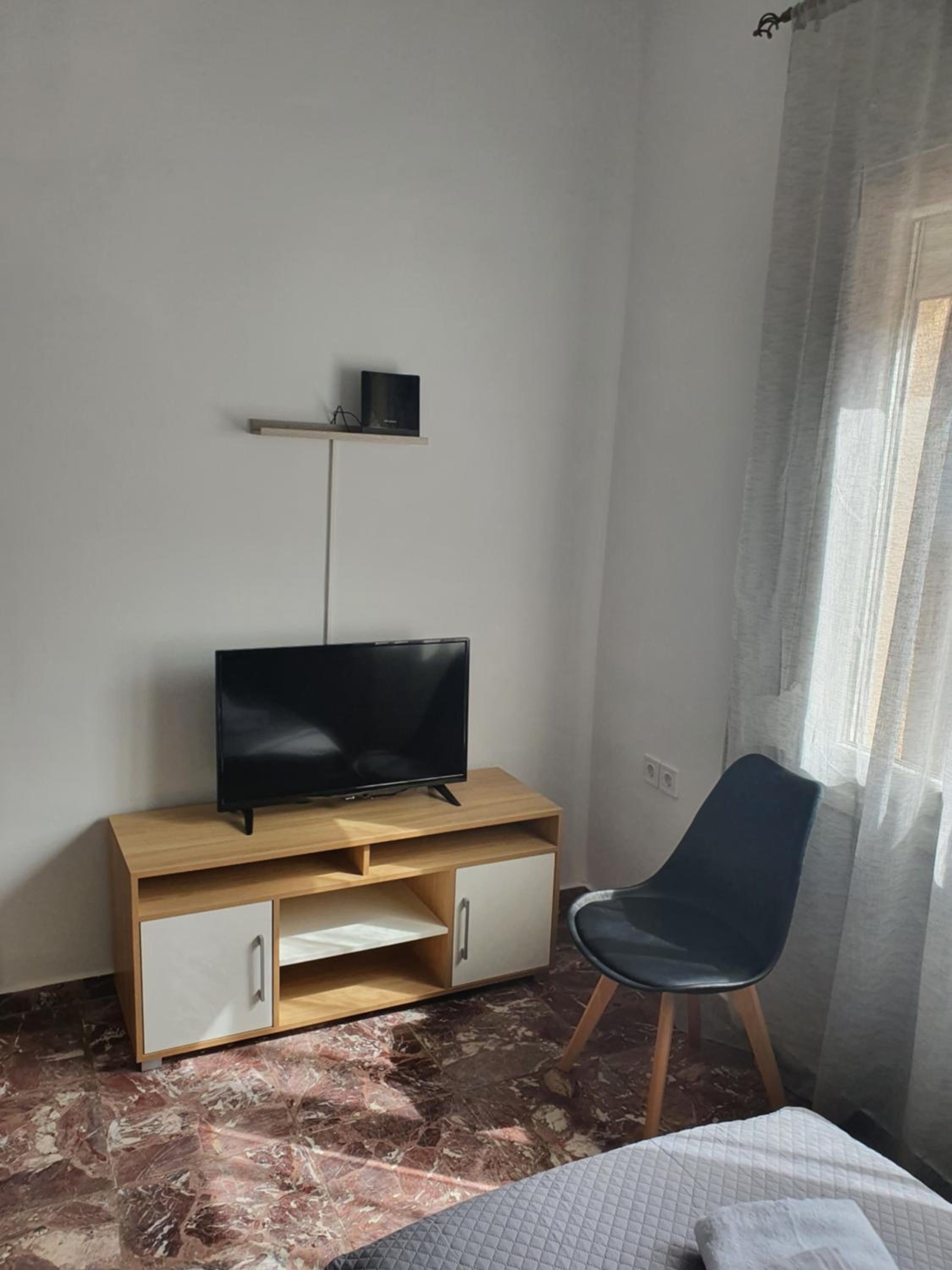 One-Bedroom Apartment - Photo 15