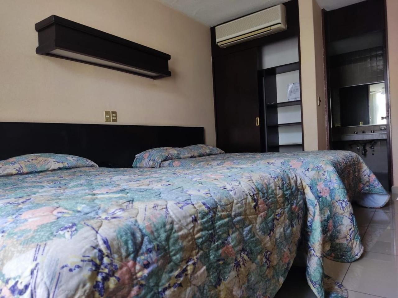 Economy Twin Room photo 3