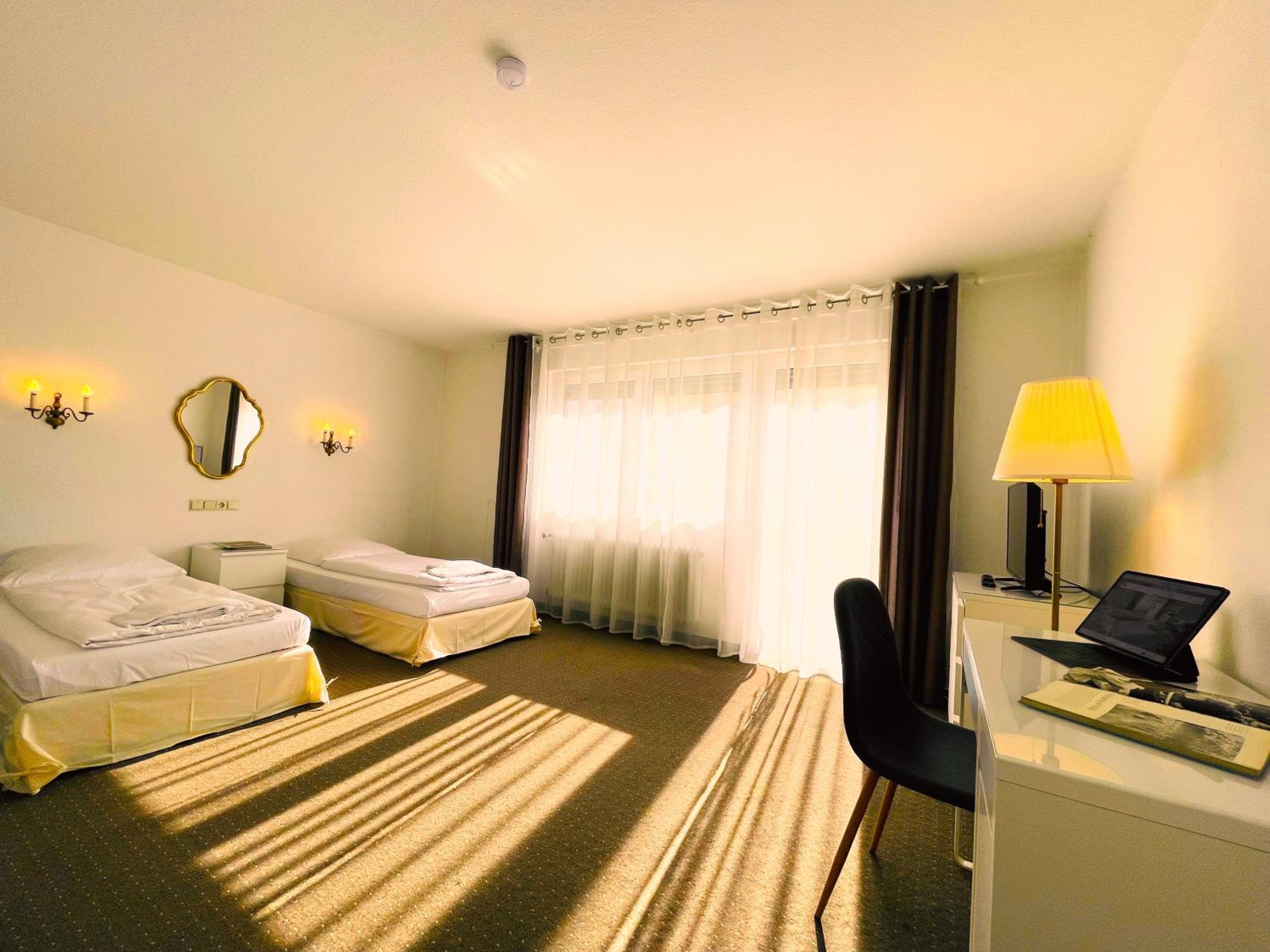 Twin Room with Balcony photo 3