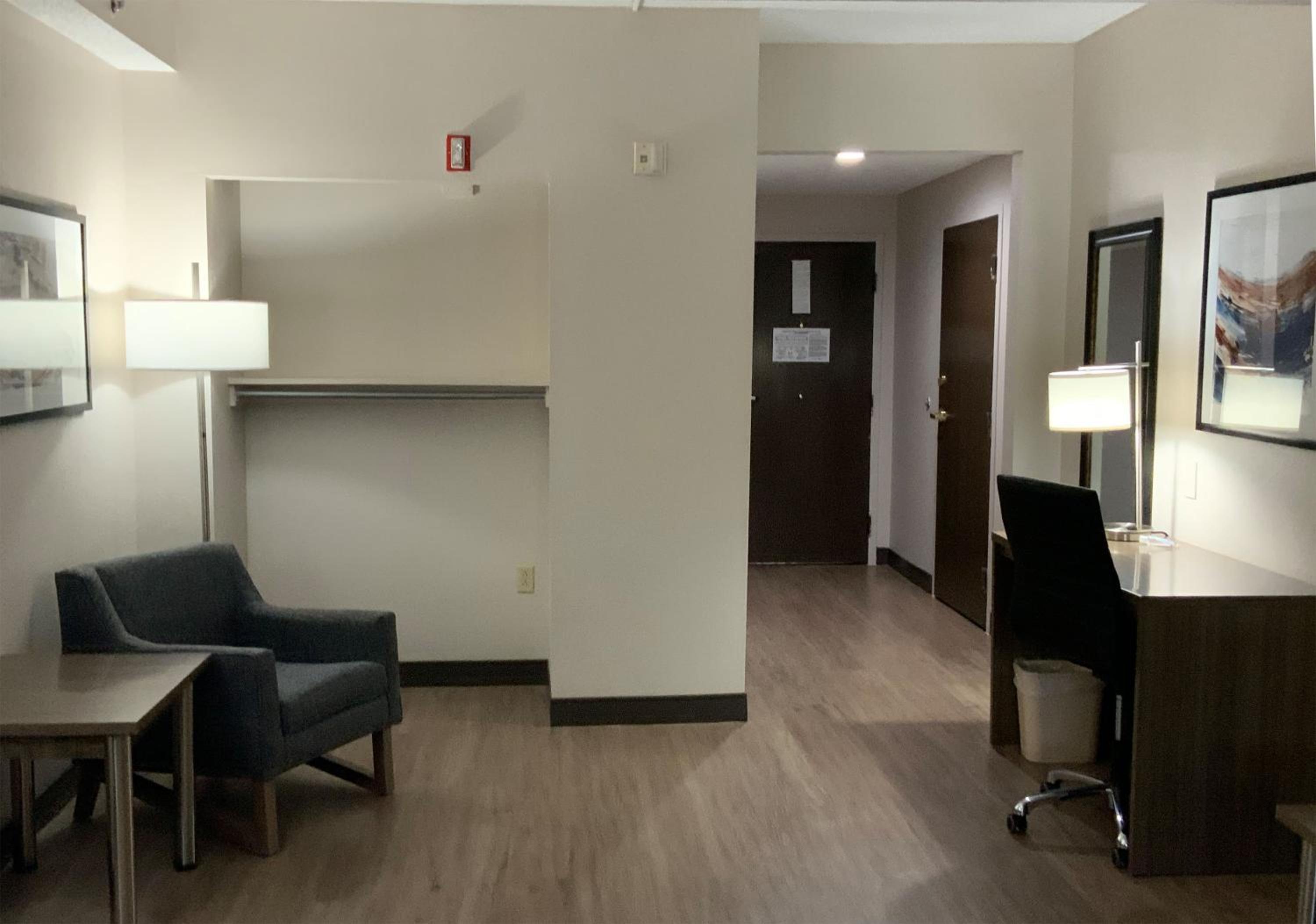Queen Room with Two Queen Beds - Mobility Access/Non-Smoking - Photo 6