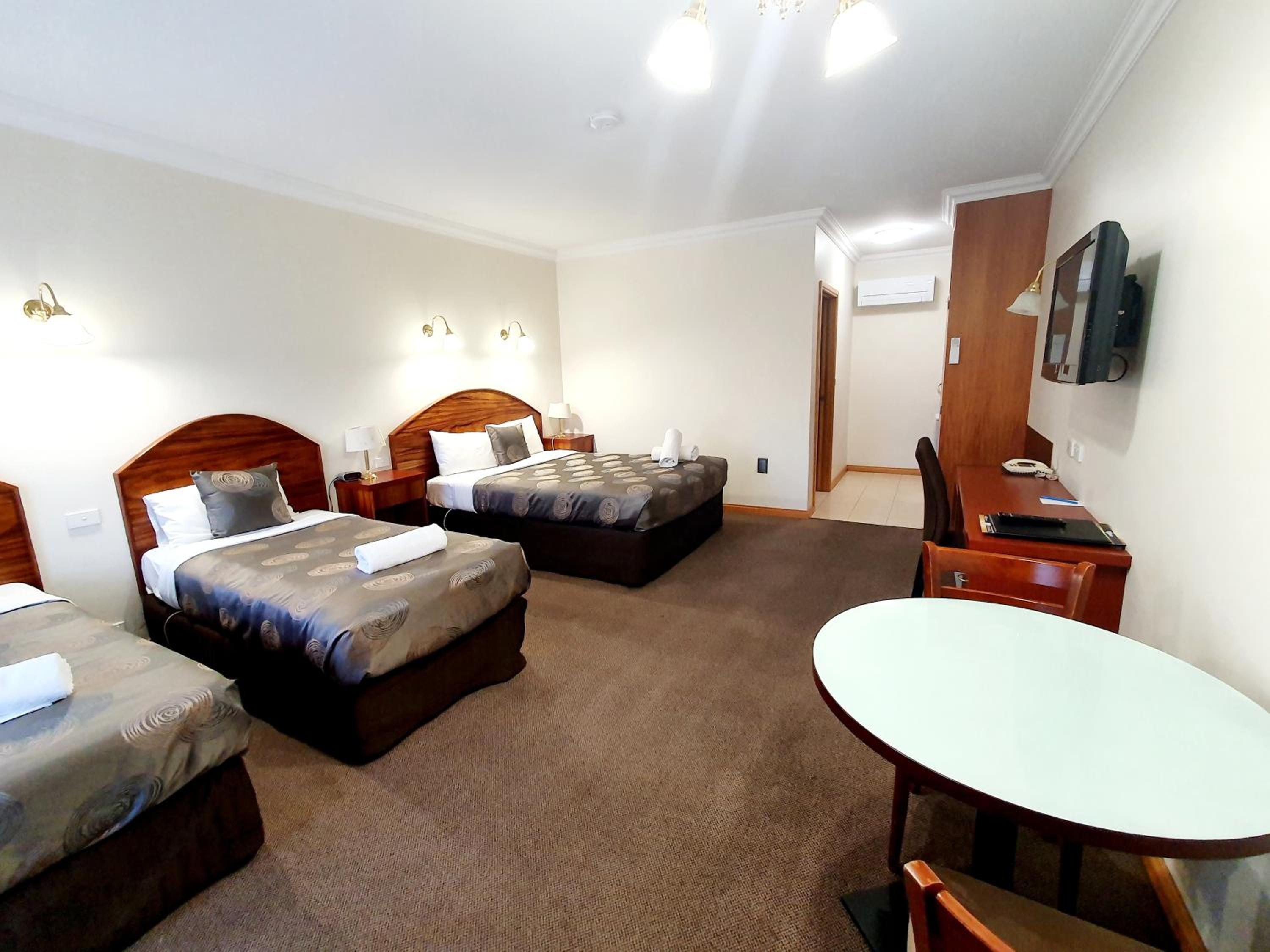 Deluxe Family Room - Photo 1