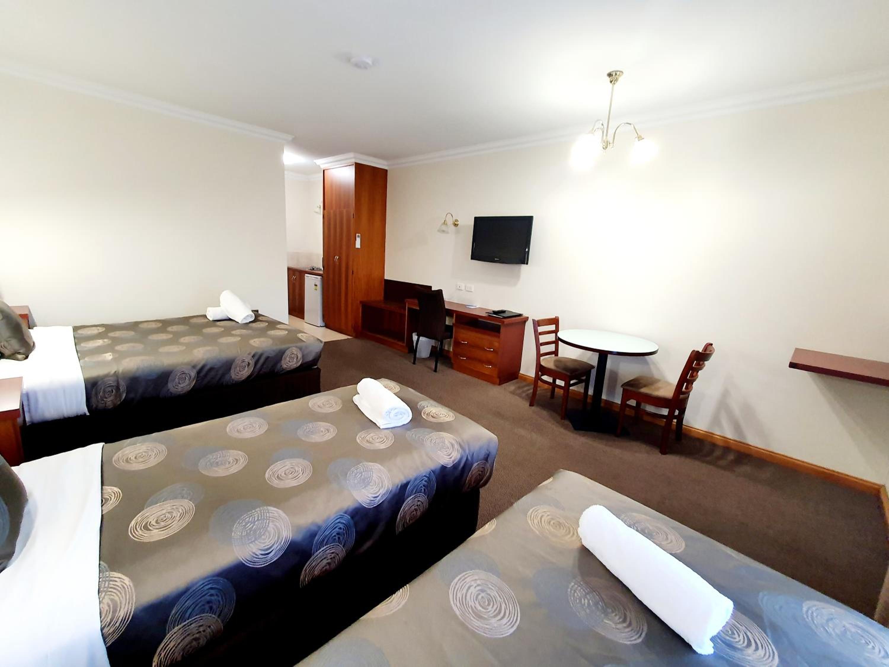 Deluxe Family Room - Photo 2