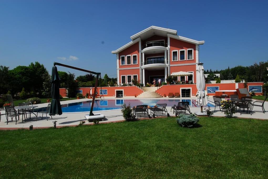 Deluxe Villa photo 2