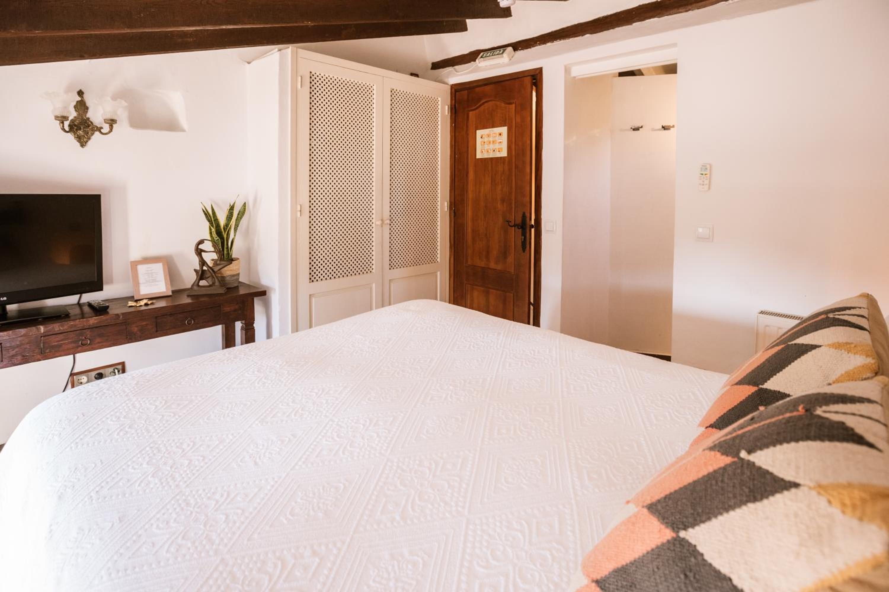 Double Room - Photo 4