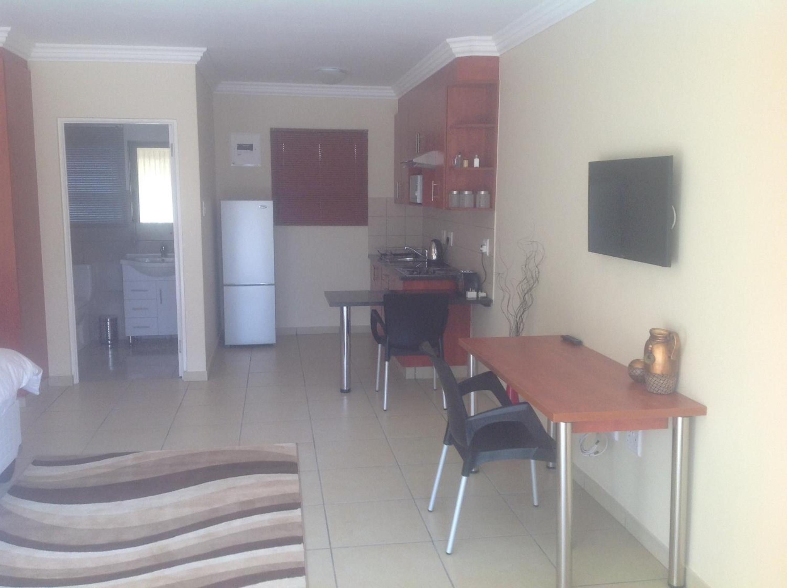 Studio Apartment photo 3