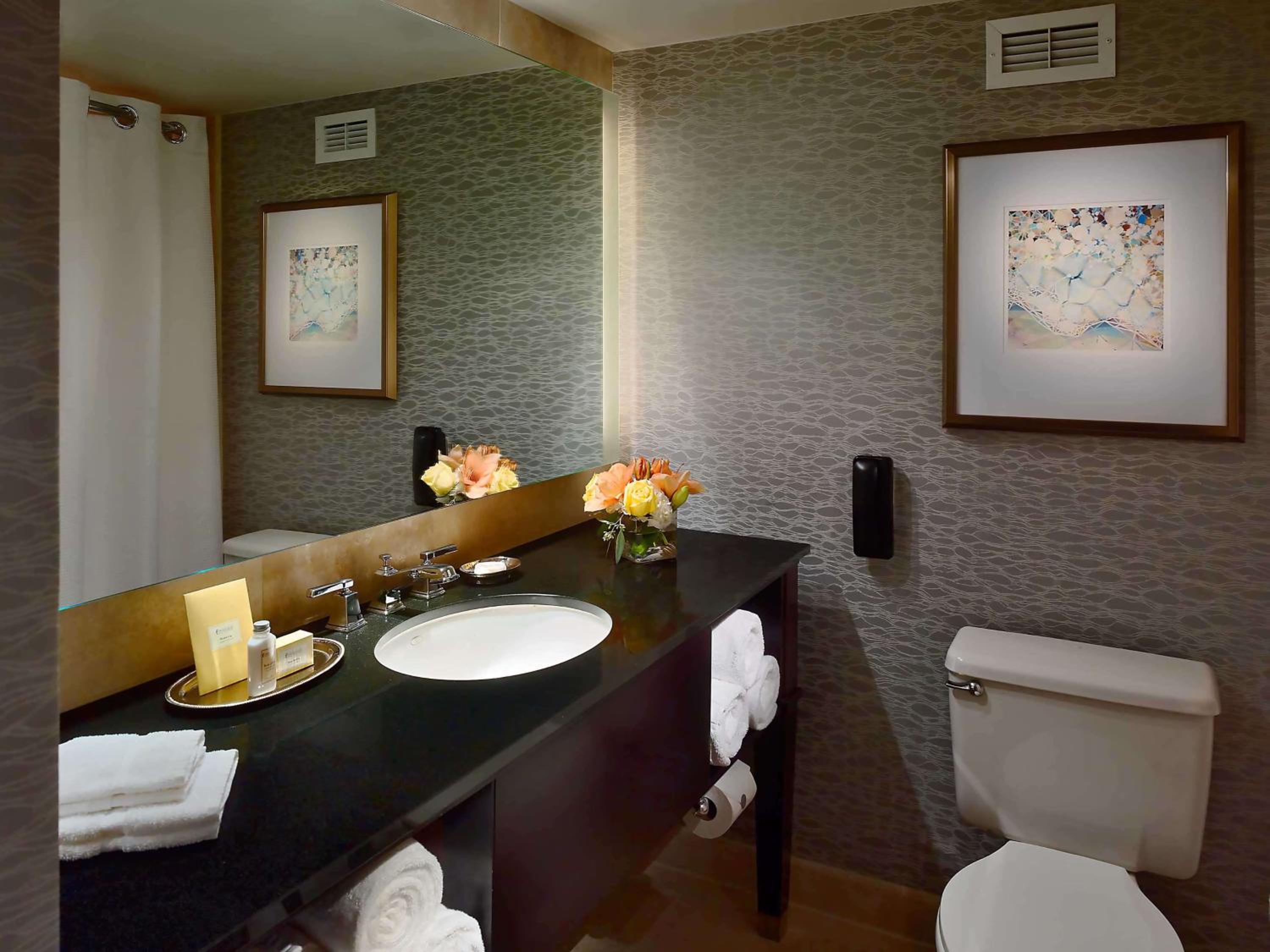 Preferred King Room photo 2
