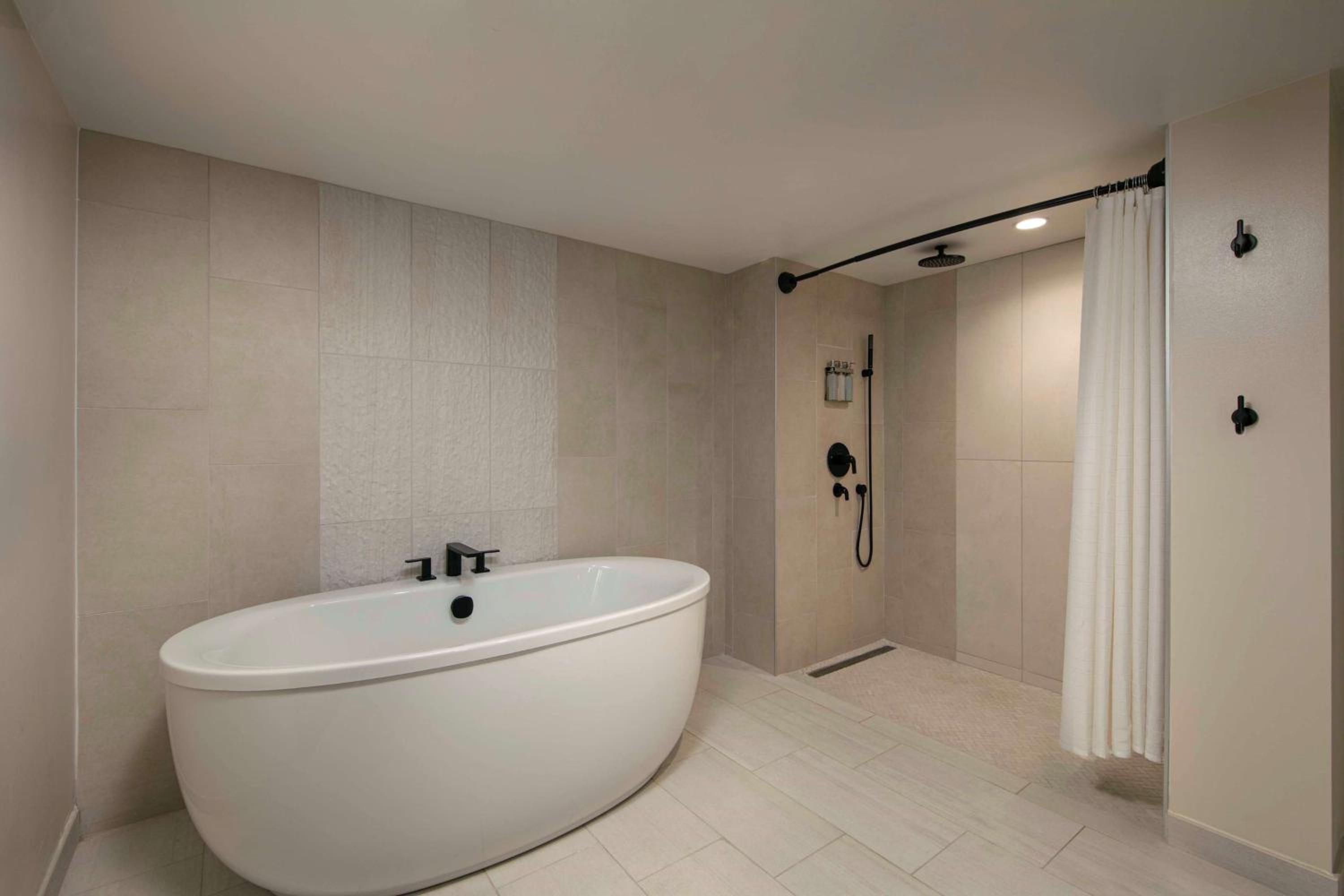 Executive King Suite with Ocean View - Photo 5