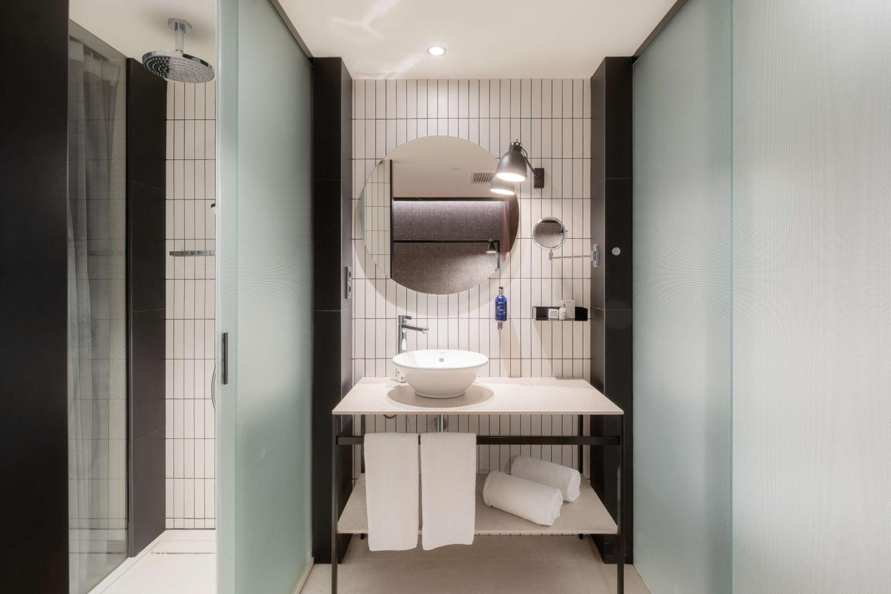 Standard Room - Interior Facing - Photo 2