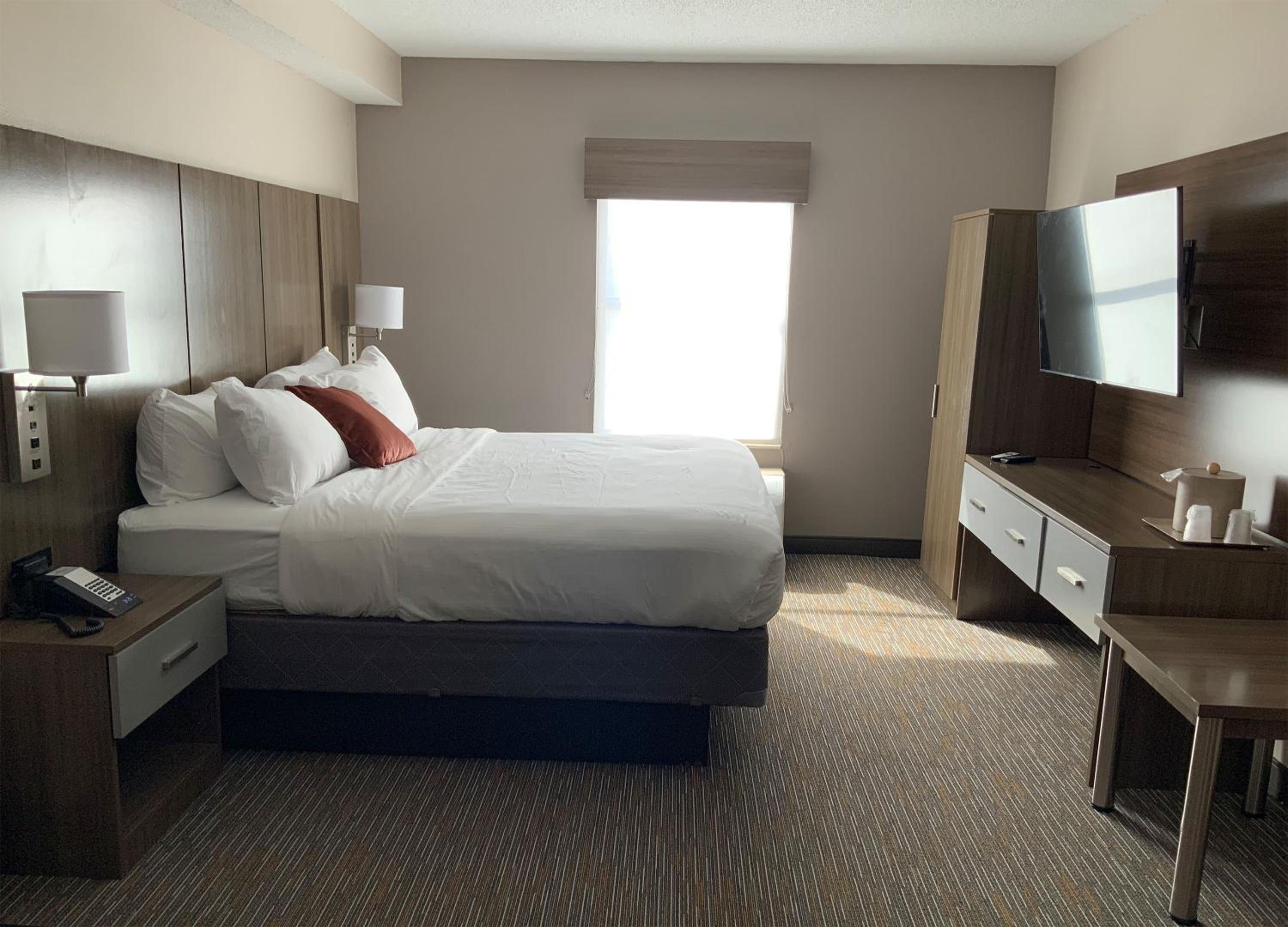 King Room - Non-Smoking - Photo 1