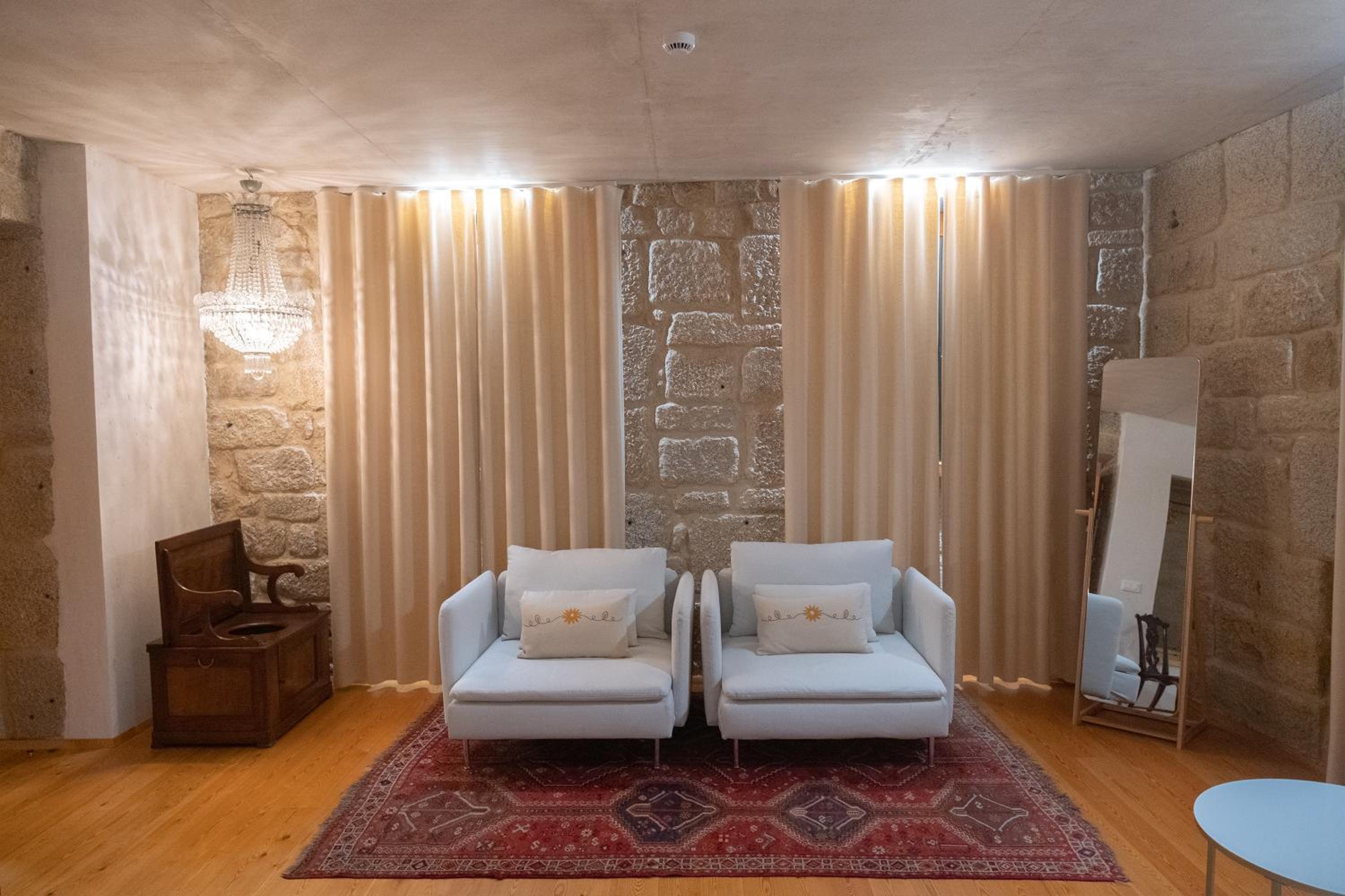 Deluxe Queen Suite - Photo 5