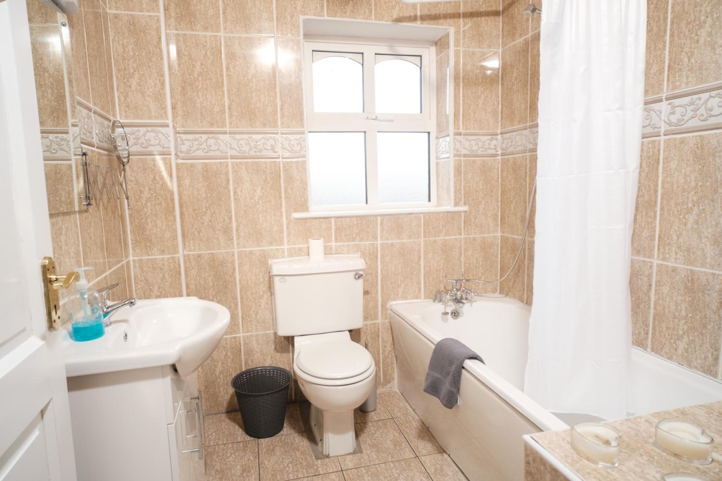 Three-Bedroom House photo 3