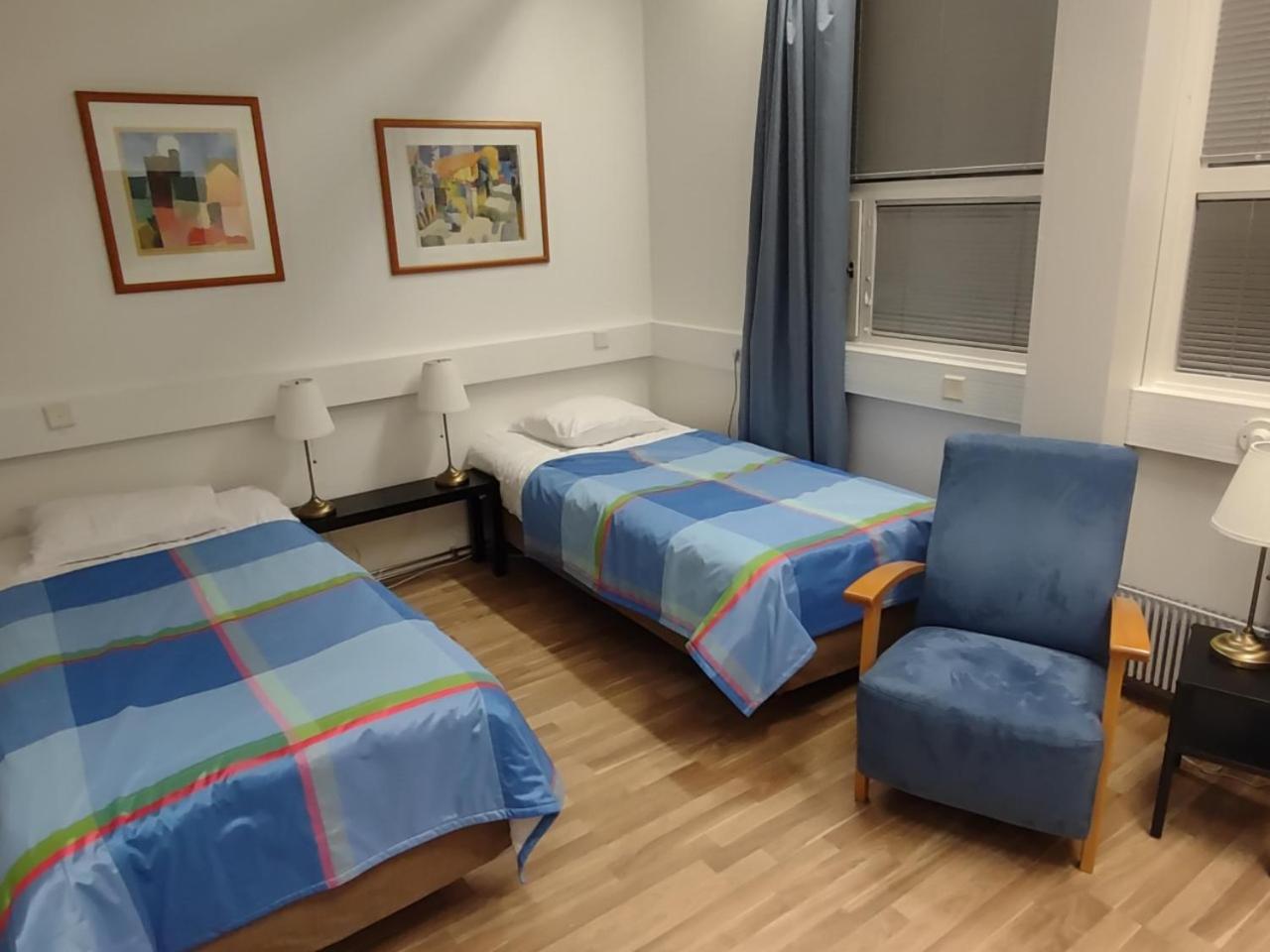 Double or Twin Room with Private Bathroom - Photo 3