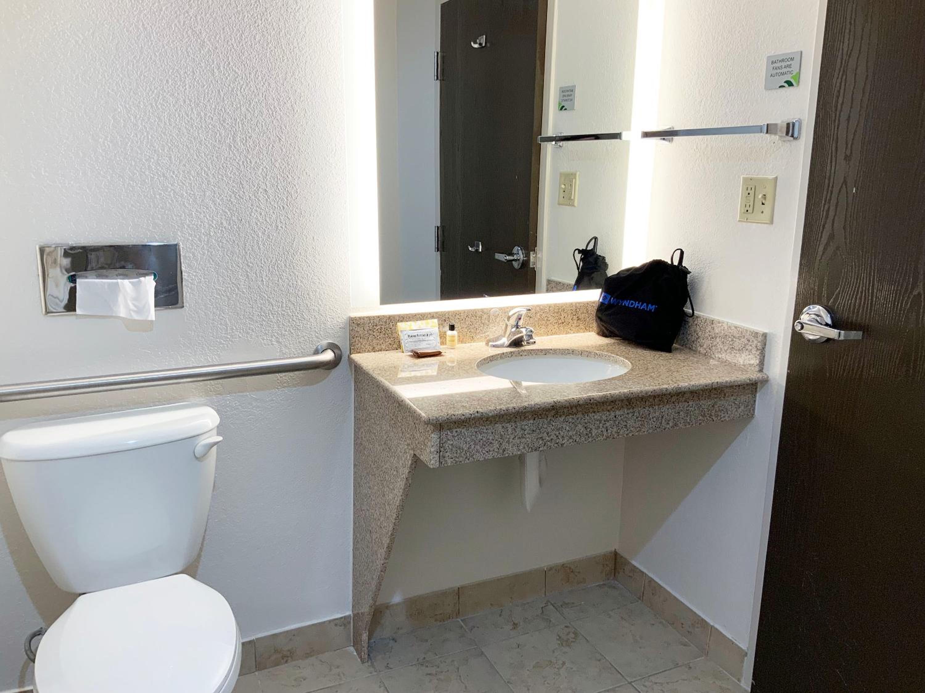 King Room - Mobility Access/Non-Smoking - Photo 6