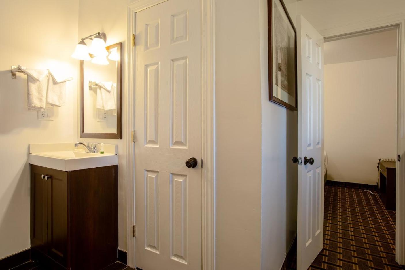Family Room - Photo 2