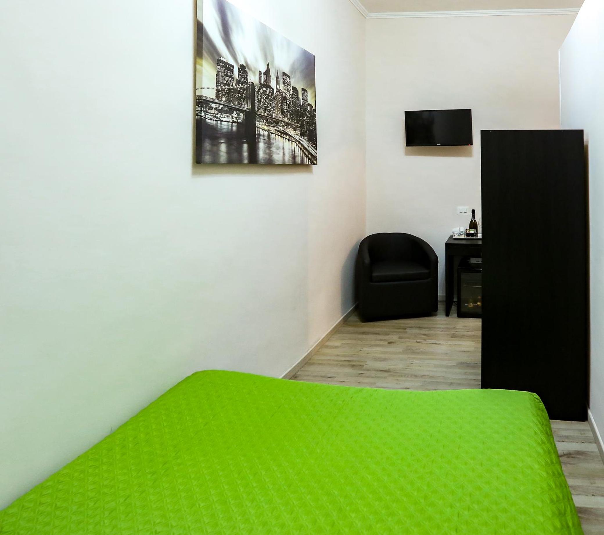 Large Double Room photo 2