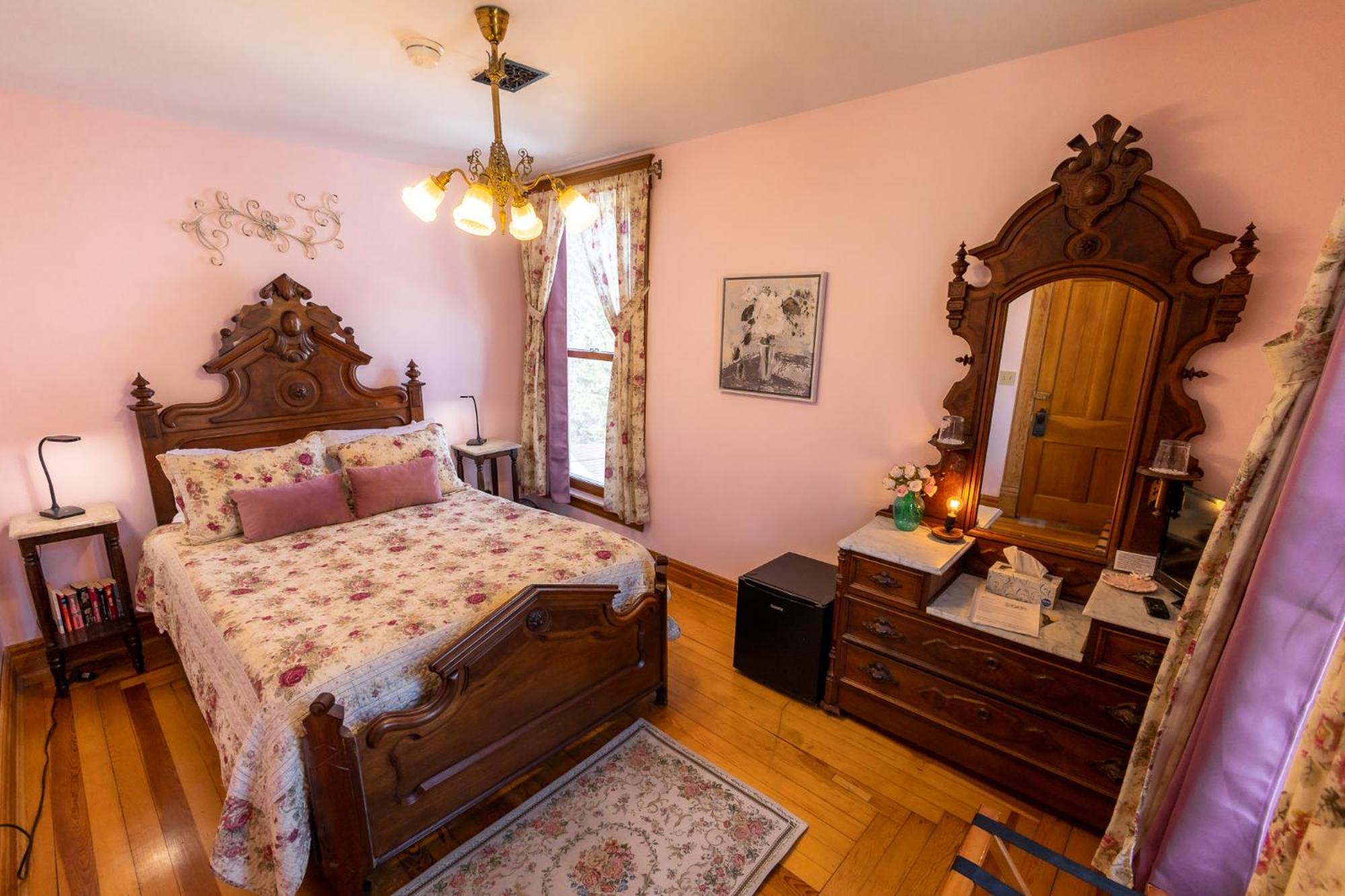Queen Room with Shared Bathroom