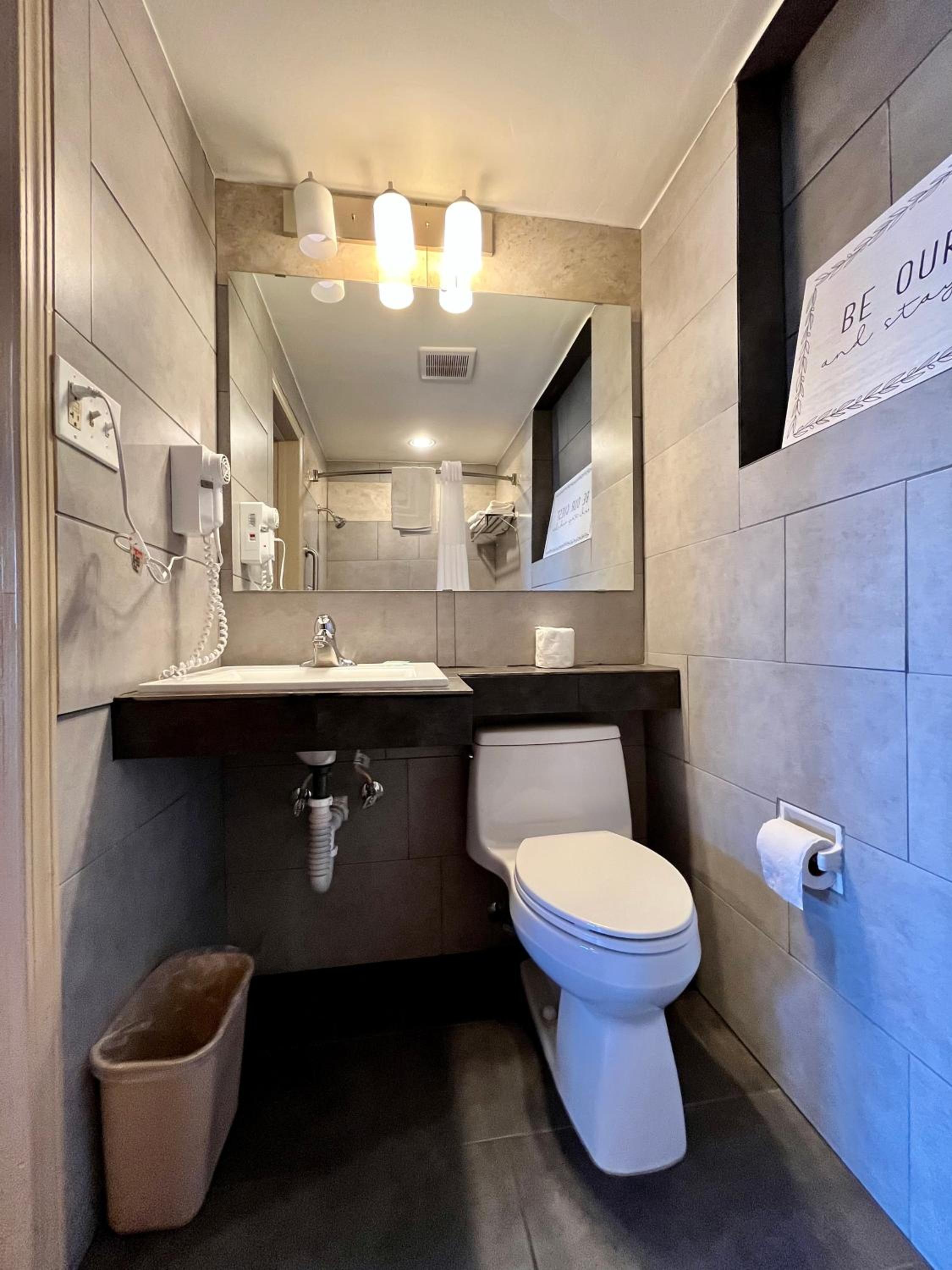 Deluxe King Room photo 3
