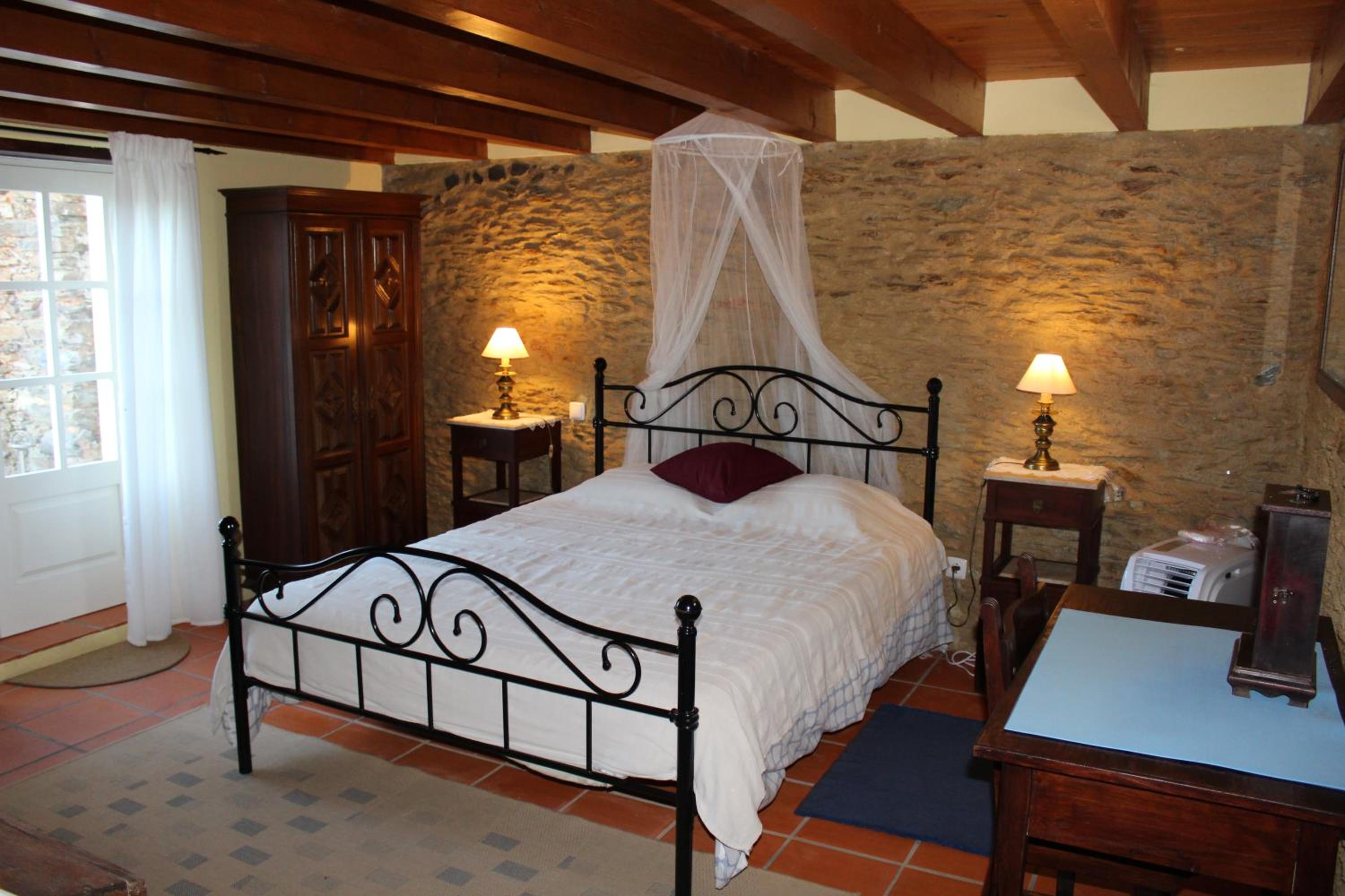 Double Room with Private Bathroom - Photo 3