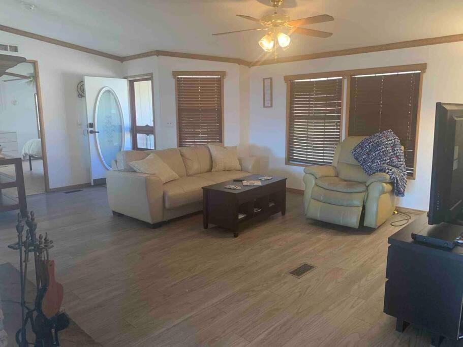 Three-Bedroom House photo 3