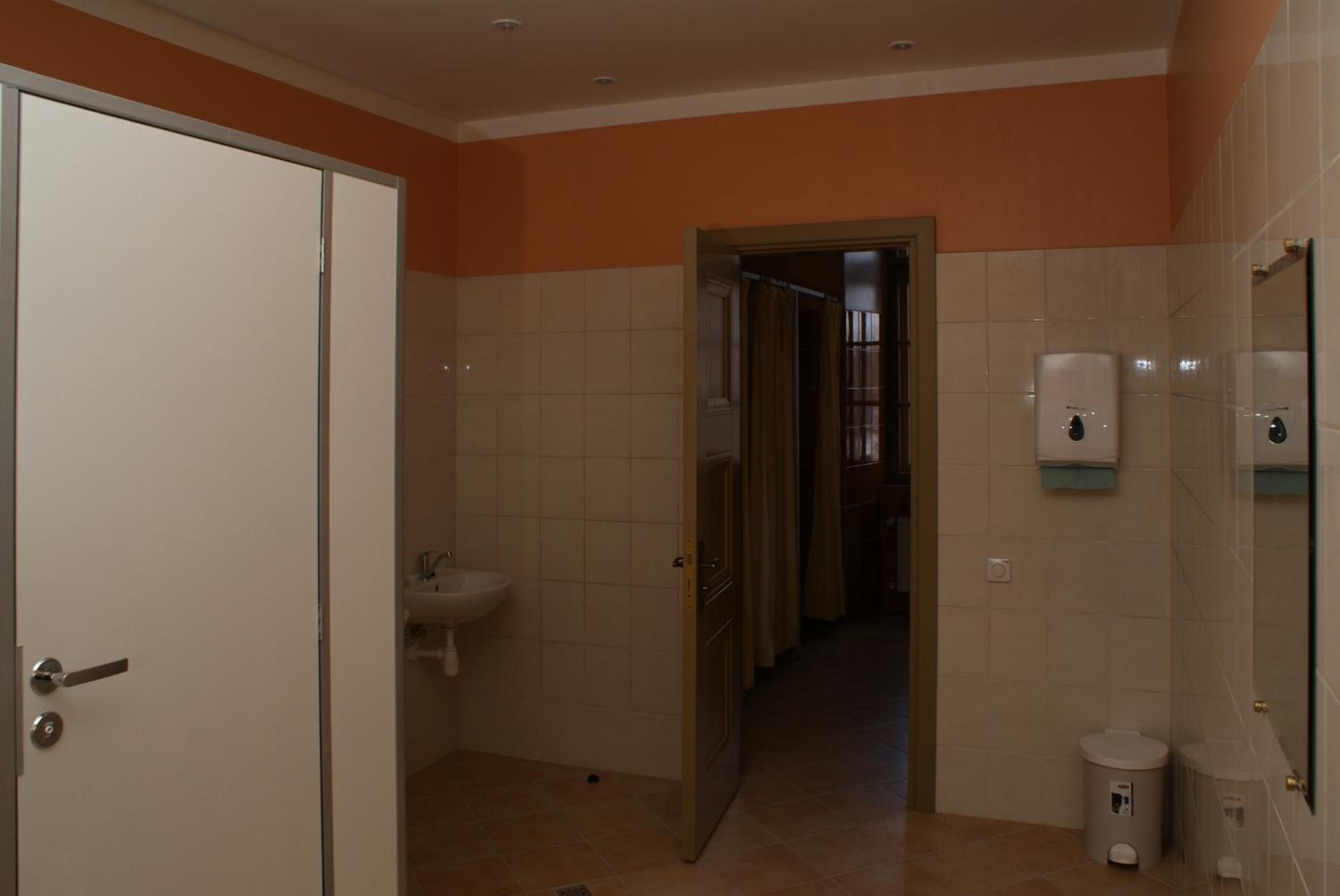 Quadruple Room with Shared Bathroom photo 2