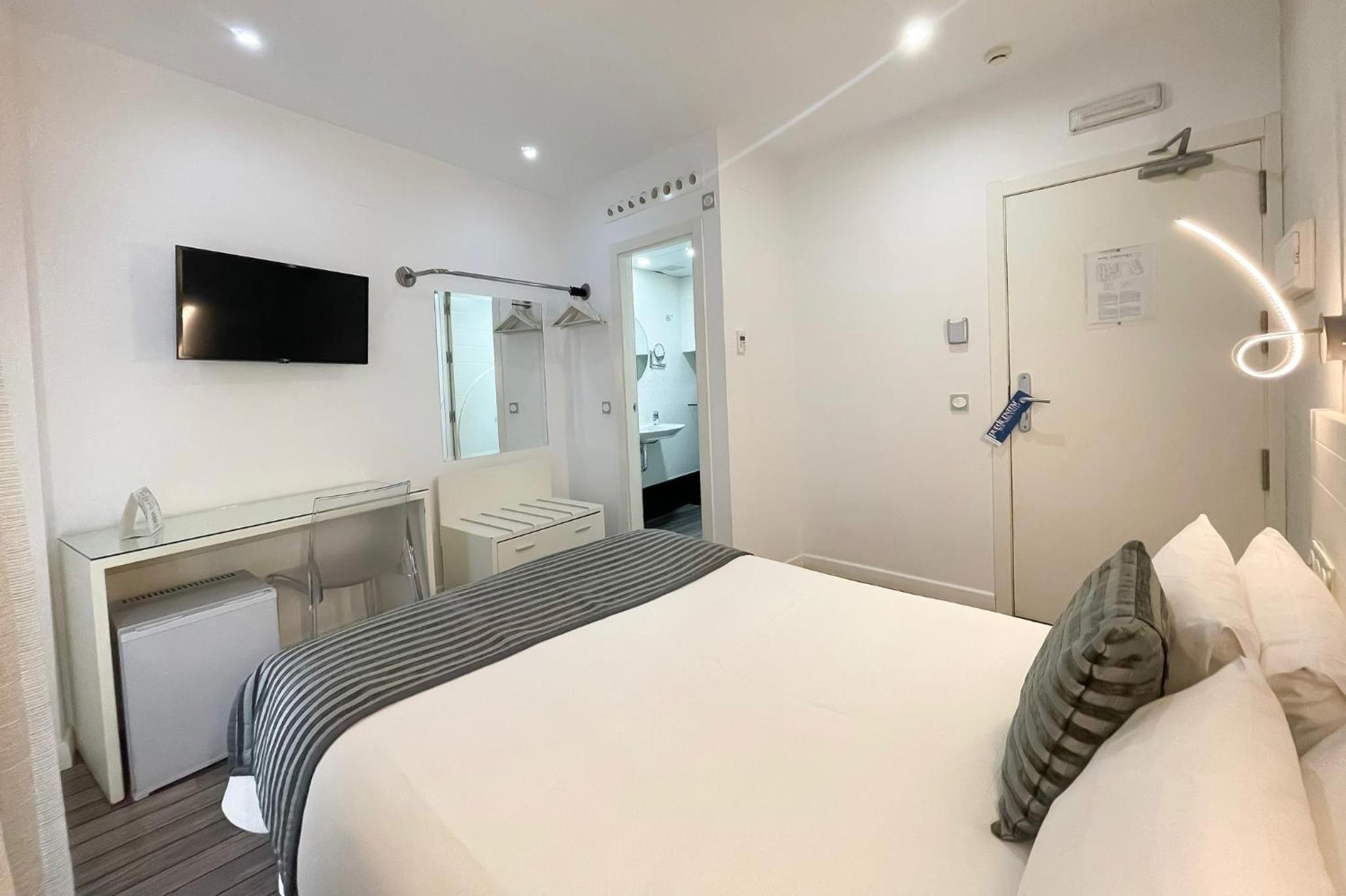 Economy Double Room photo 3
