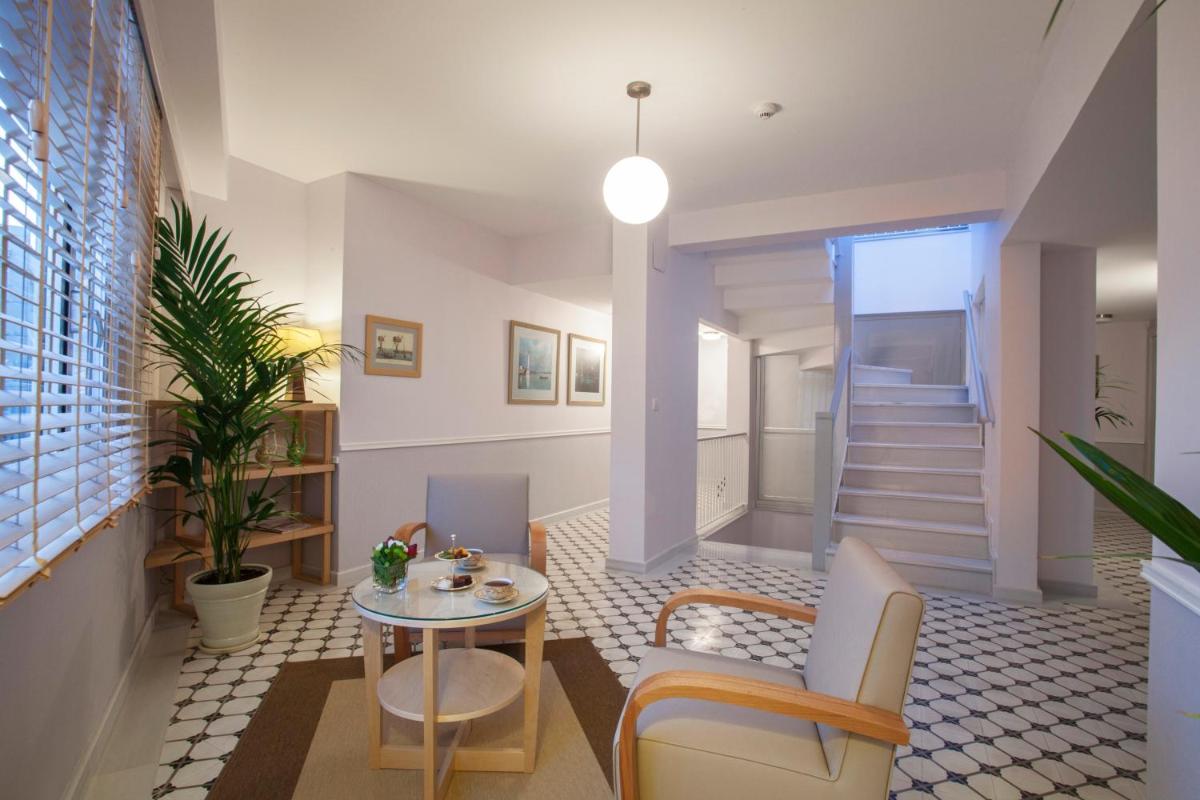 Studio Apartment photo 3