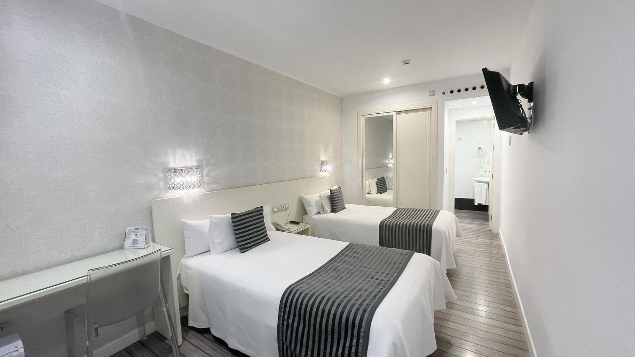 Double or Twin Room photo 2