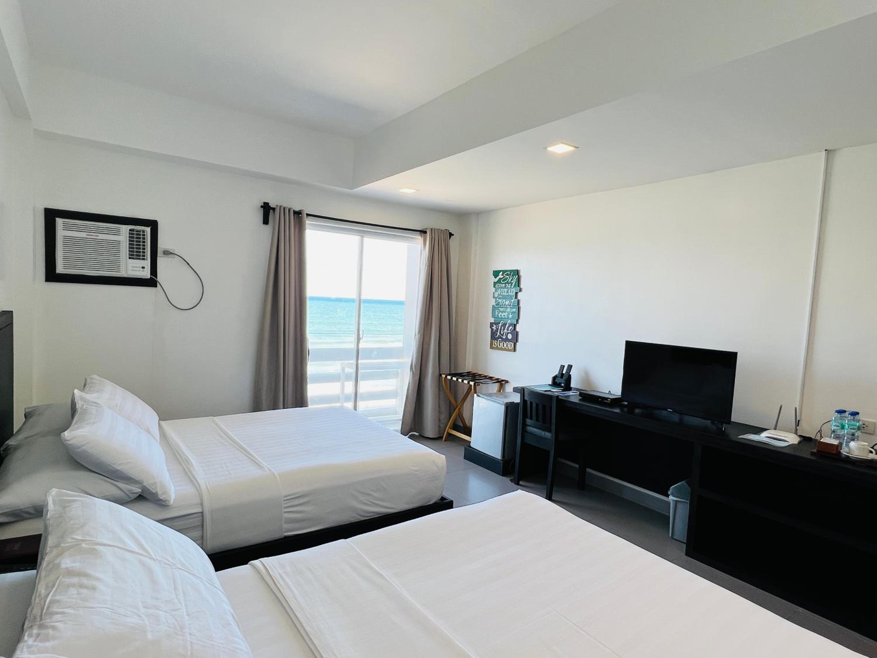 Premiere Quadruple Room with Sea View photo 2