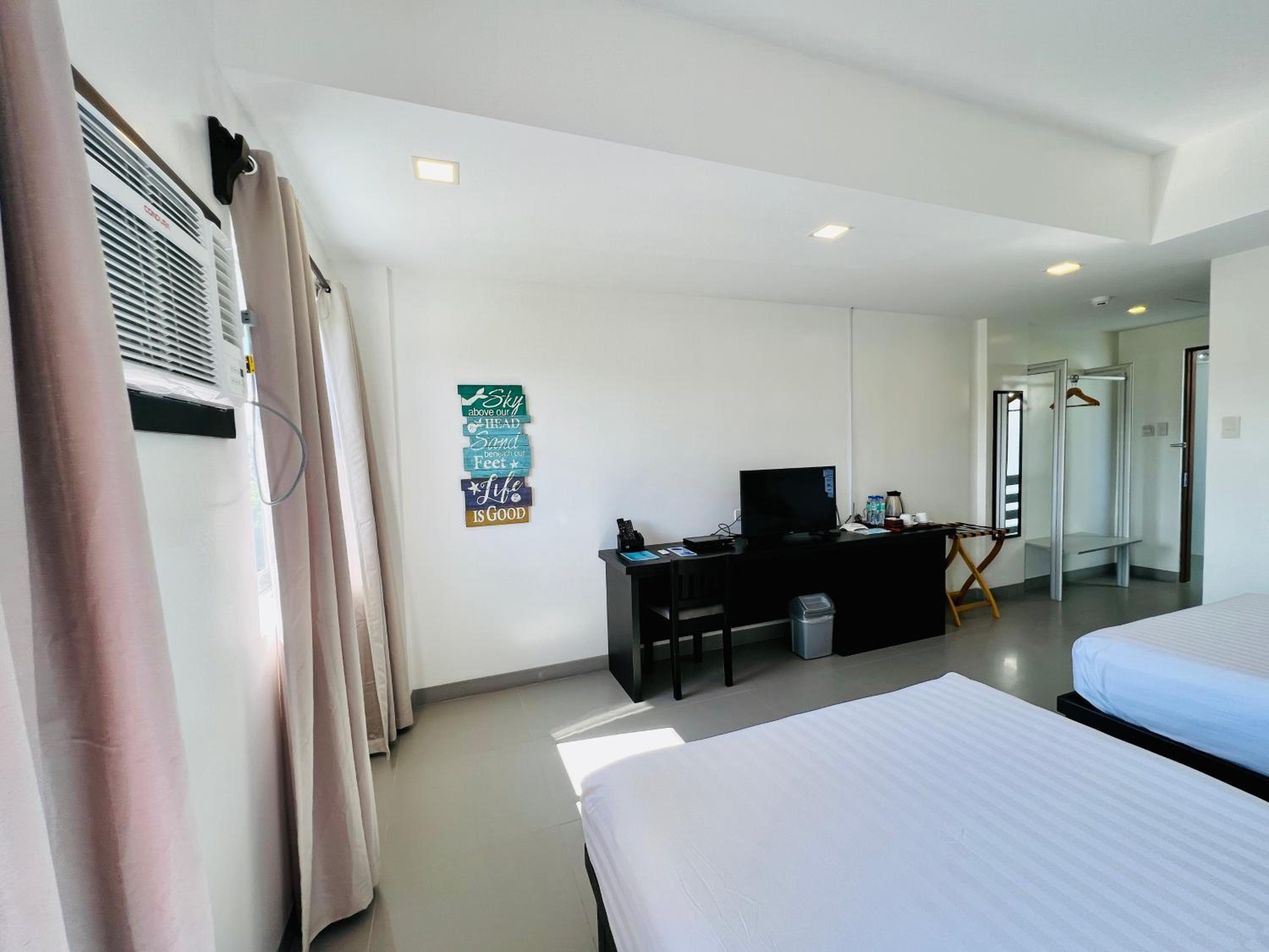 Superior Quadruple Room photo 3