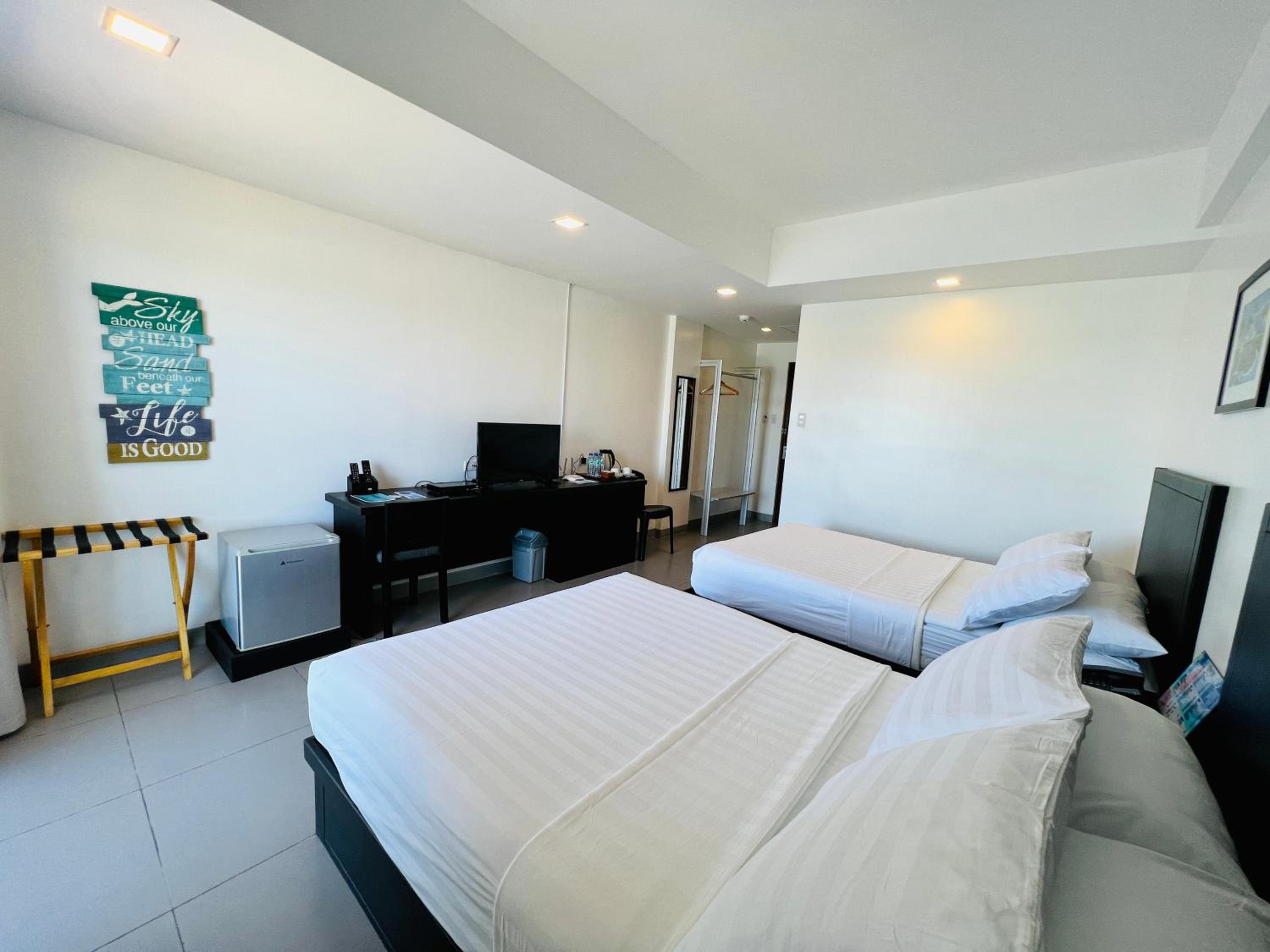 Premiere Quadruple Room with Sea View photo 3
