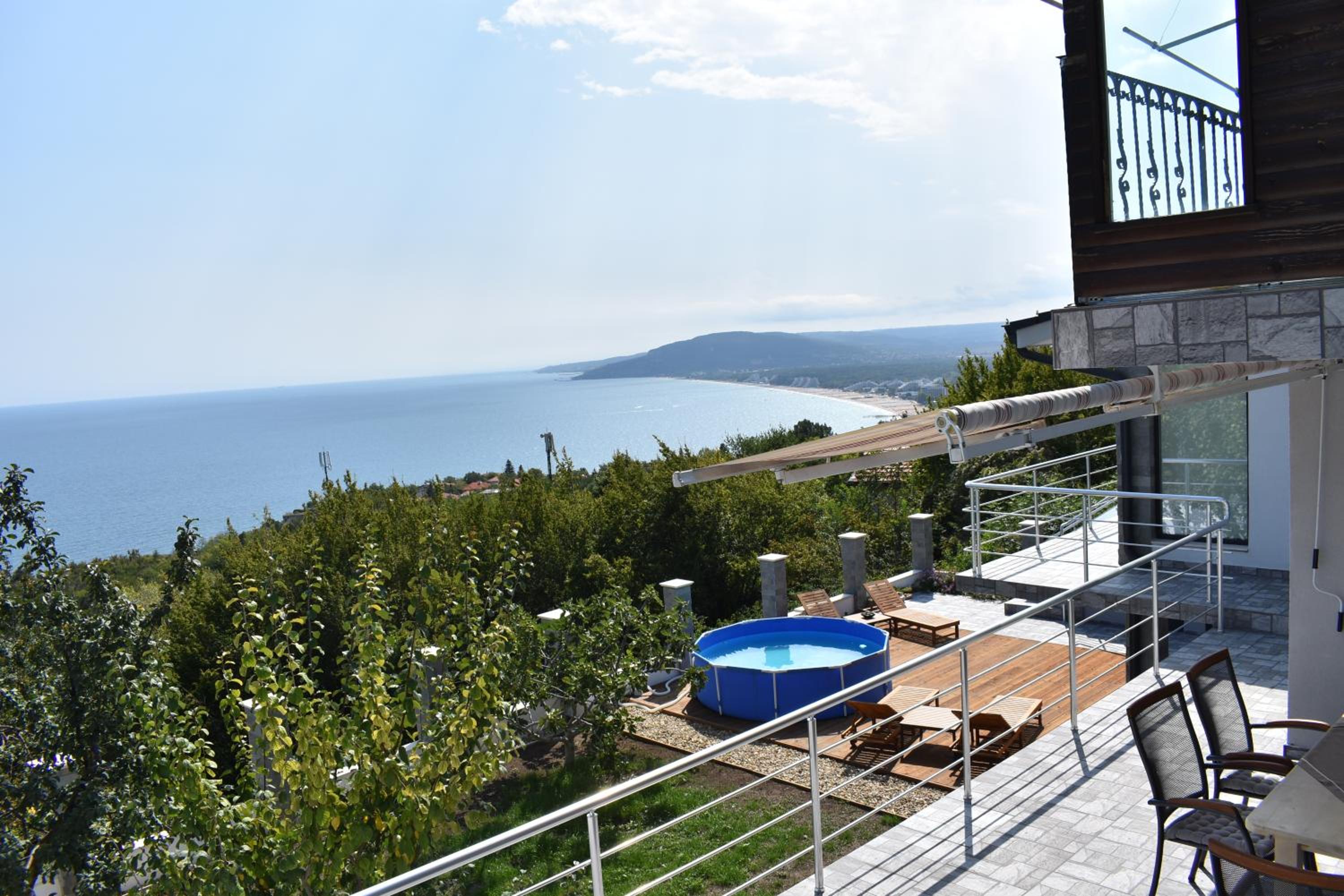 Villa photo 1