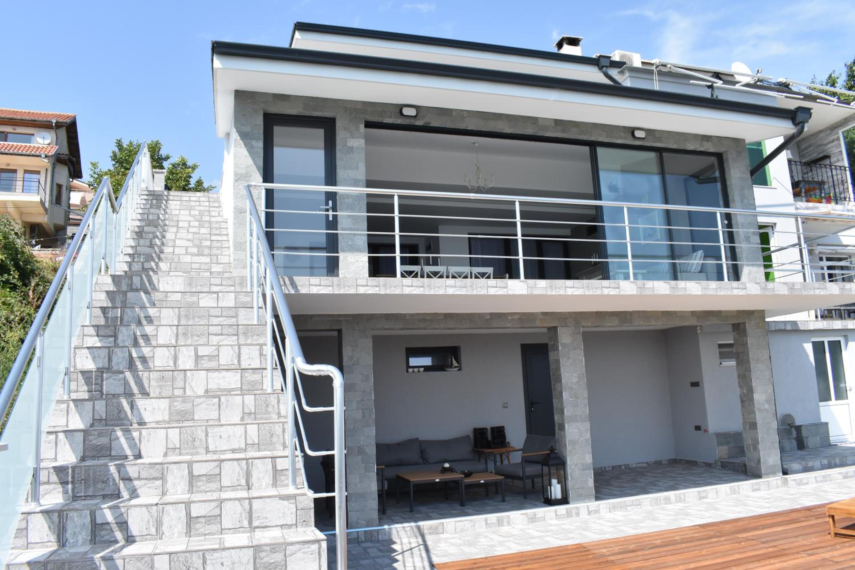 Villa photo 3