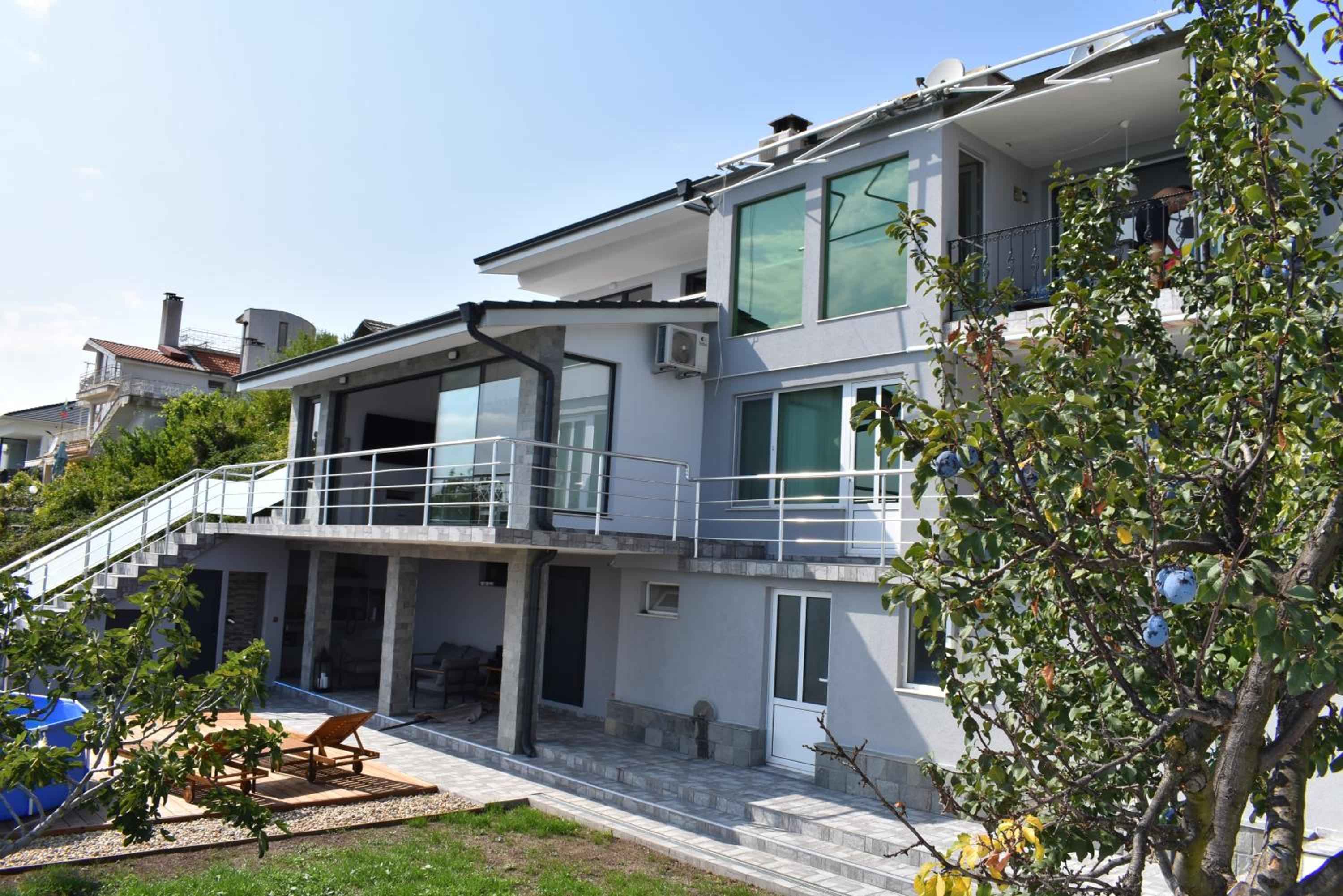 Villa photo 2