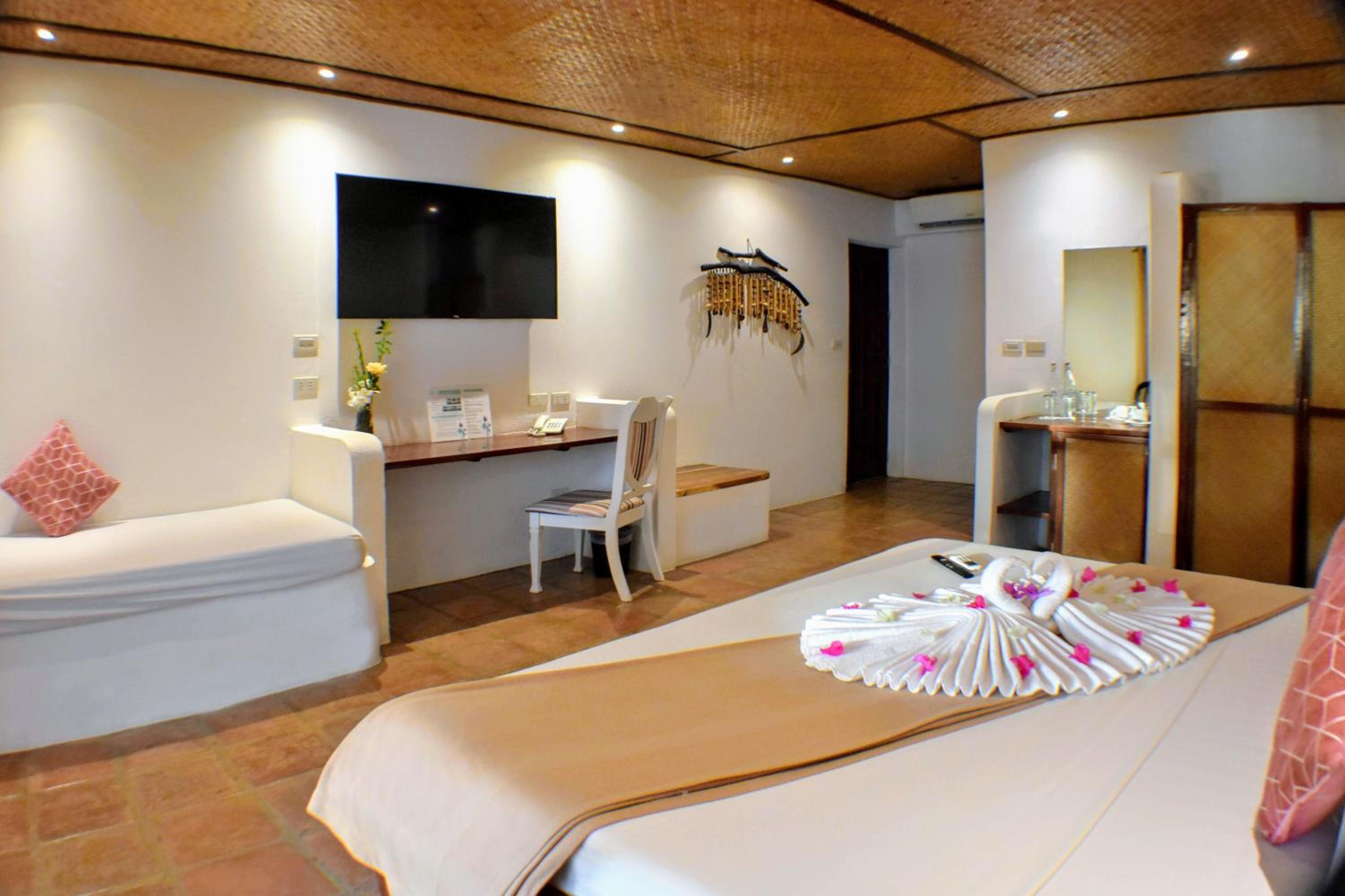 Deluxe Double Room with Jacuzzi  - Photo 2