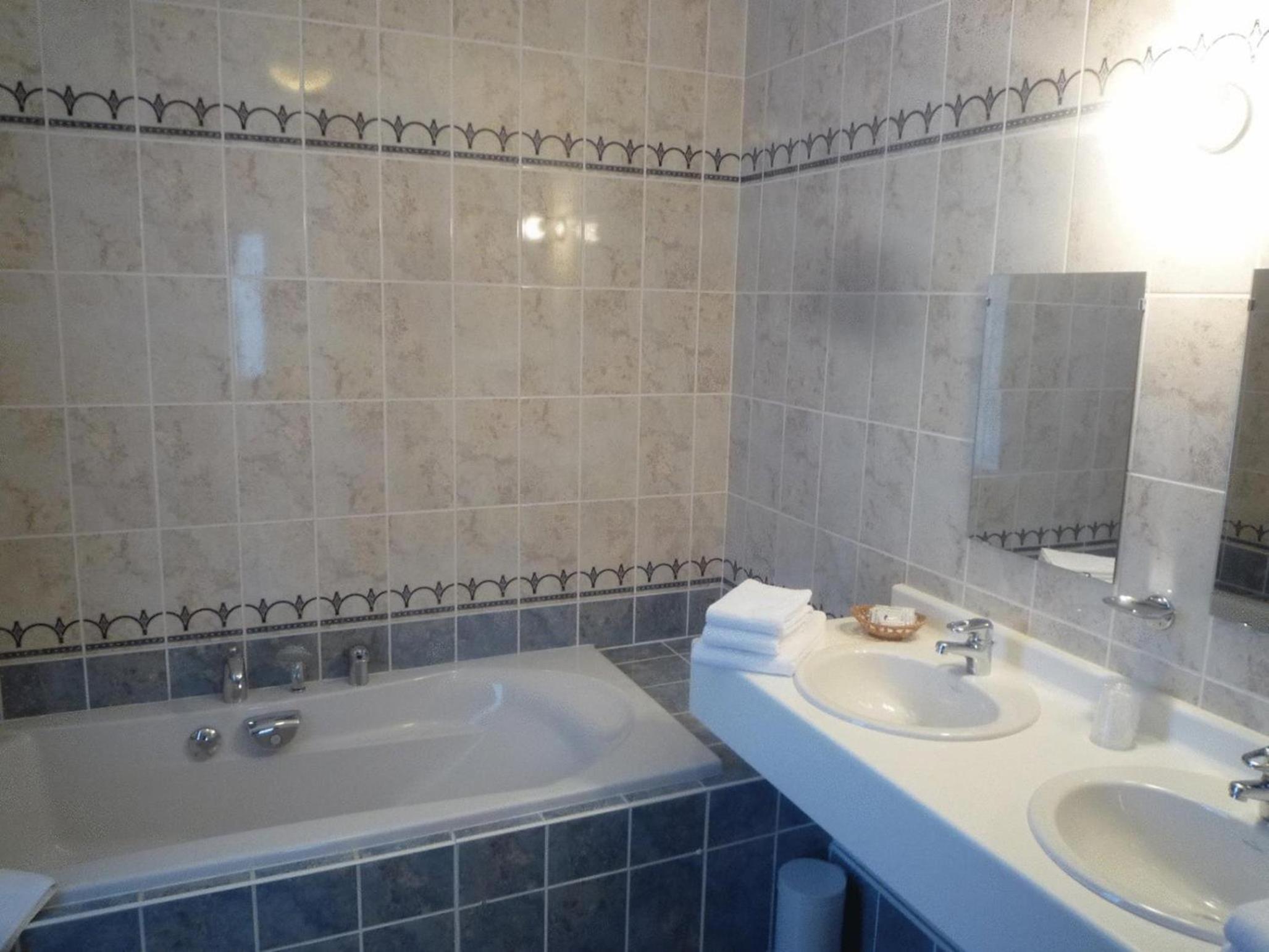 Double or Twin Room photo 2