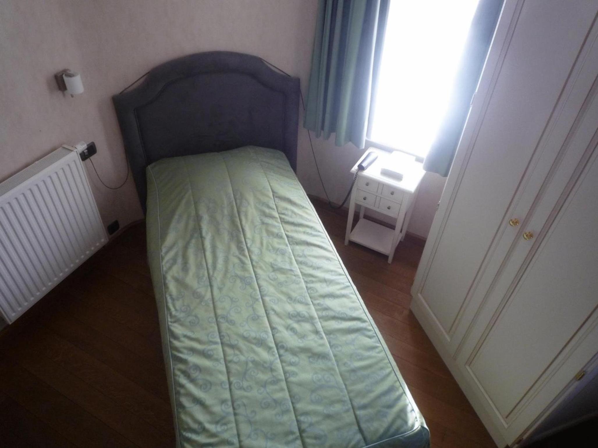 Family Suite (2 Adults + 1 Child)