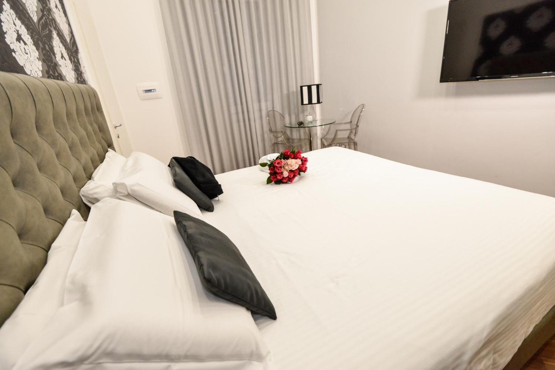 Deluxe King Room photo 2