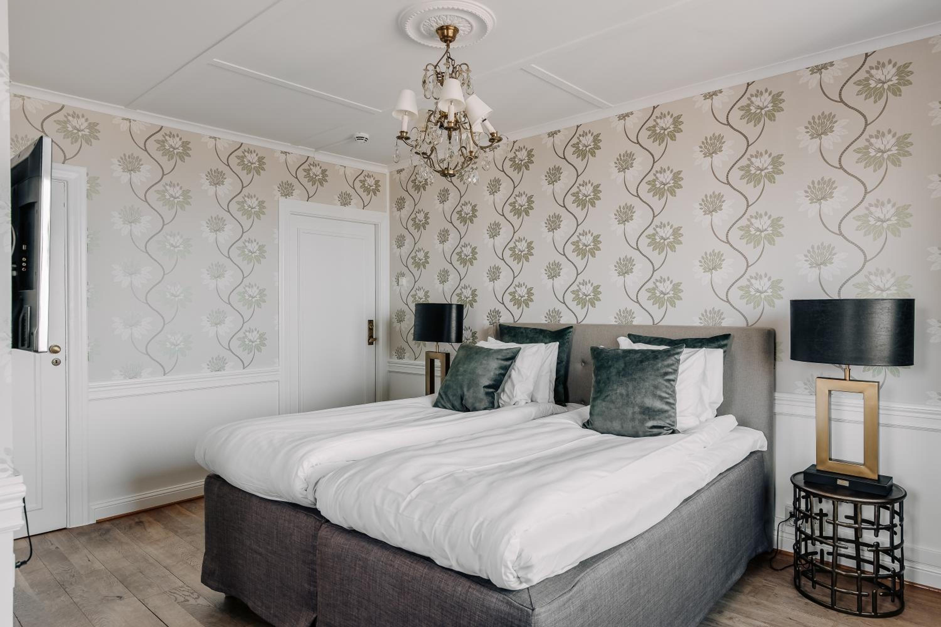 Superior Double or Twin Room with Lake View