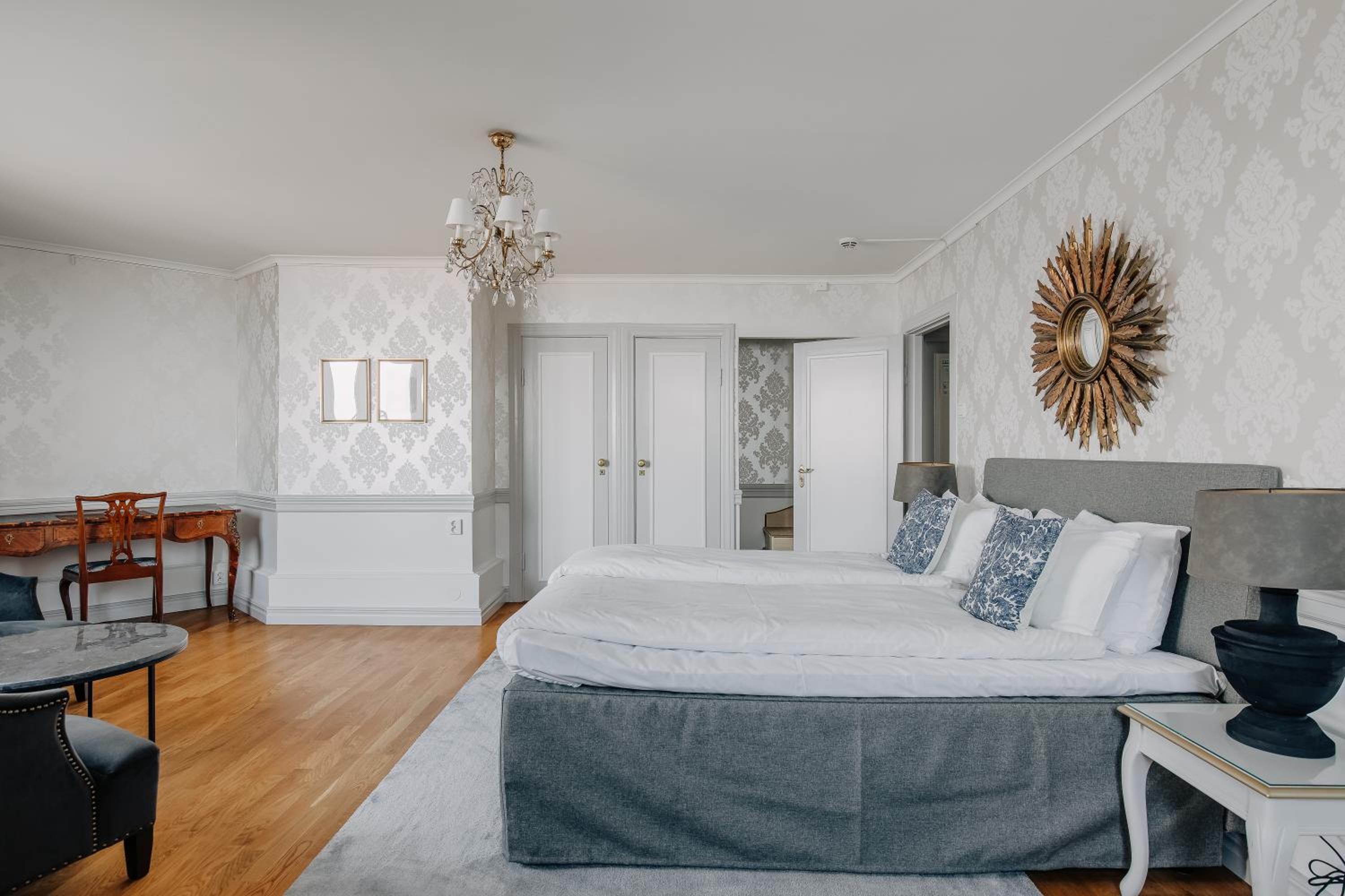 Suite with Lake View