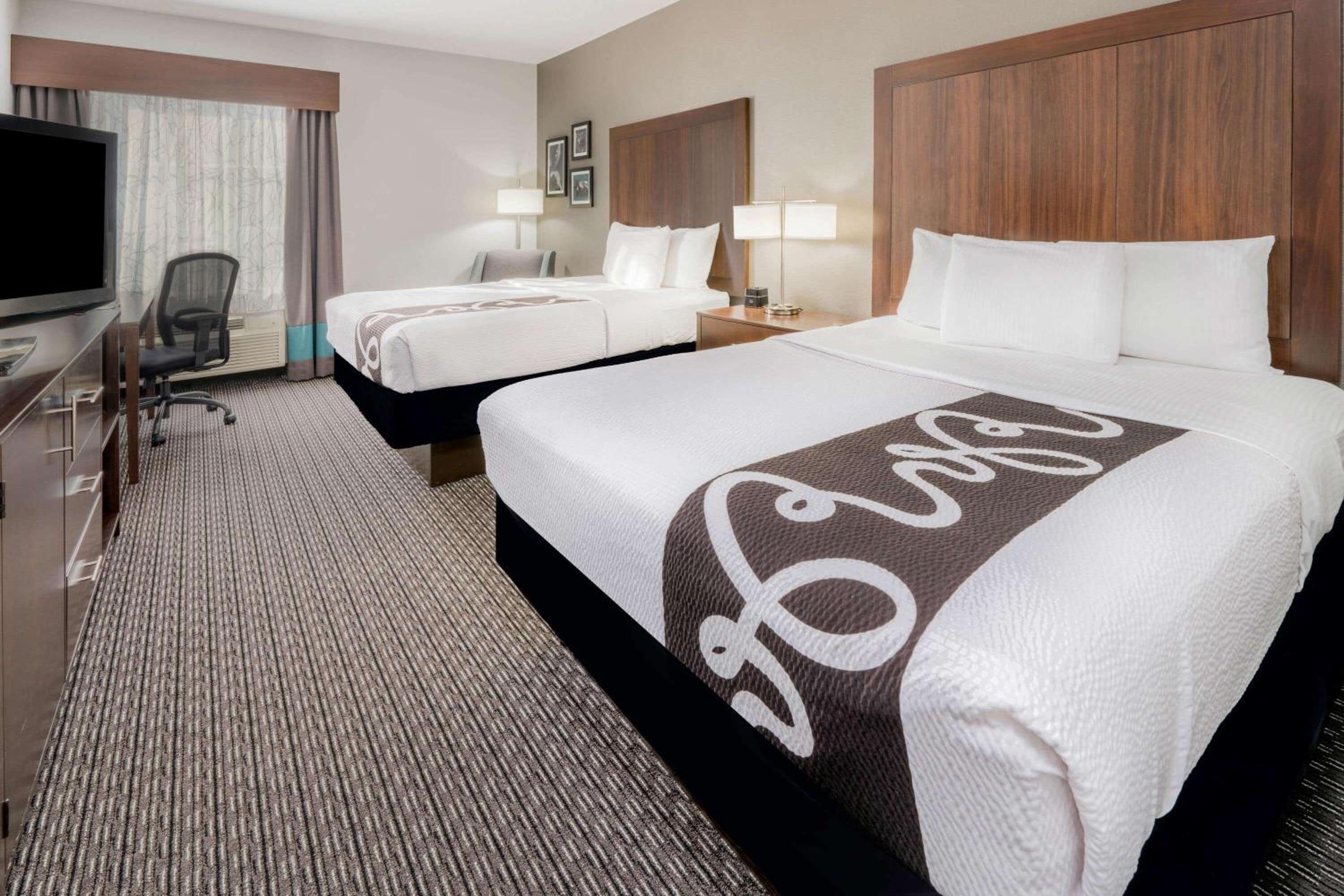 Deluxe Queen Room with Two Queen Beds - Photo 2