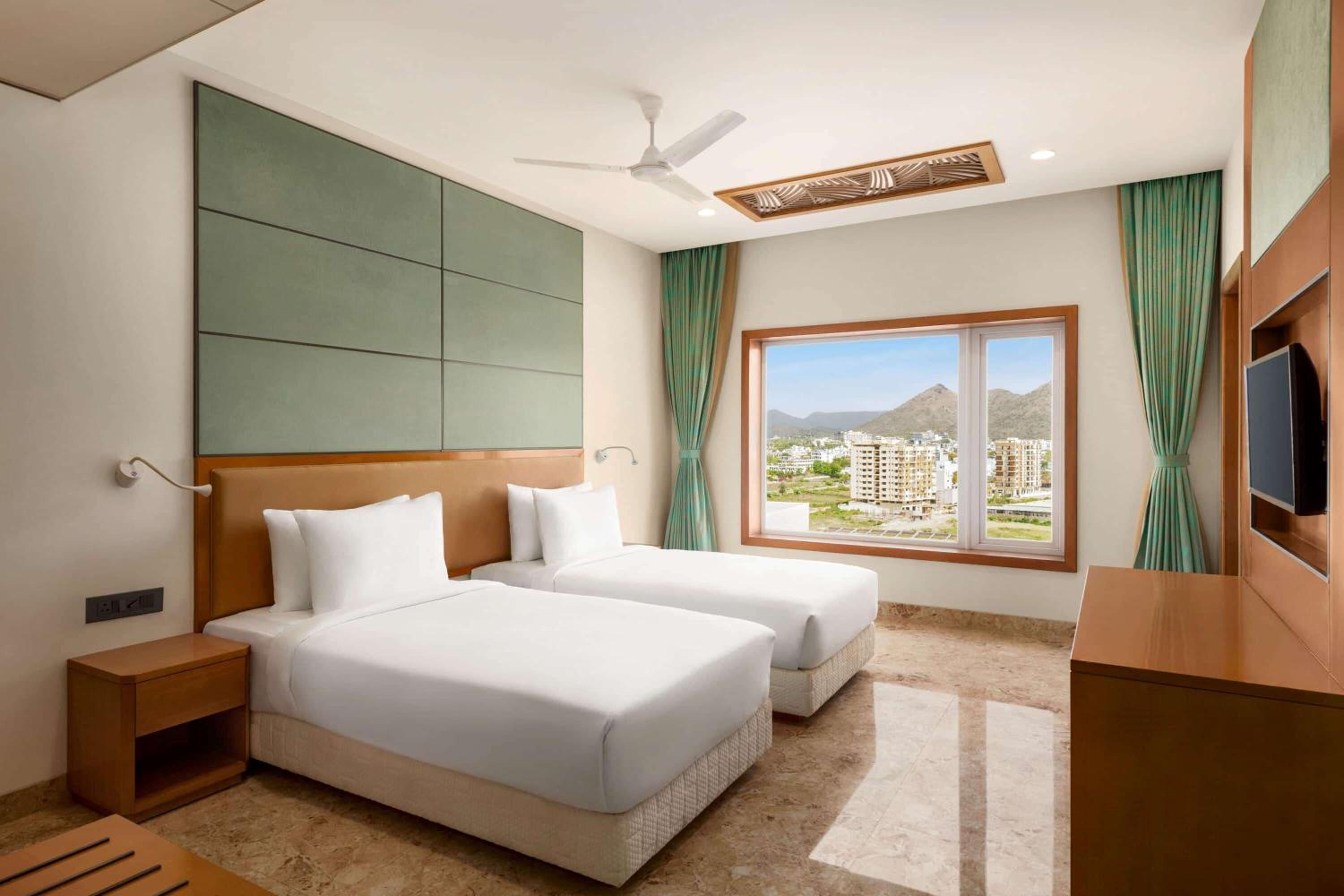 Deluxe Twin Room - Non-Smoking - Photo 2