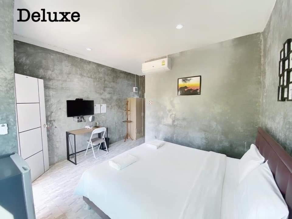 Deluxe Room - Photo 5