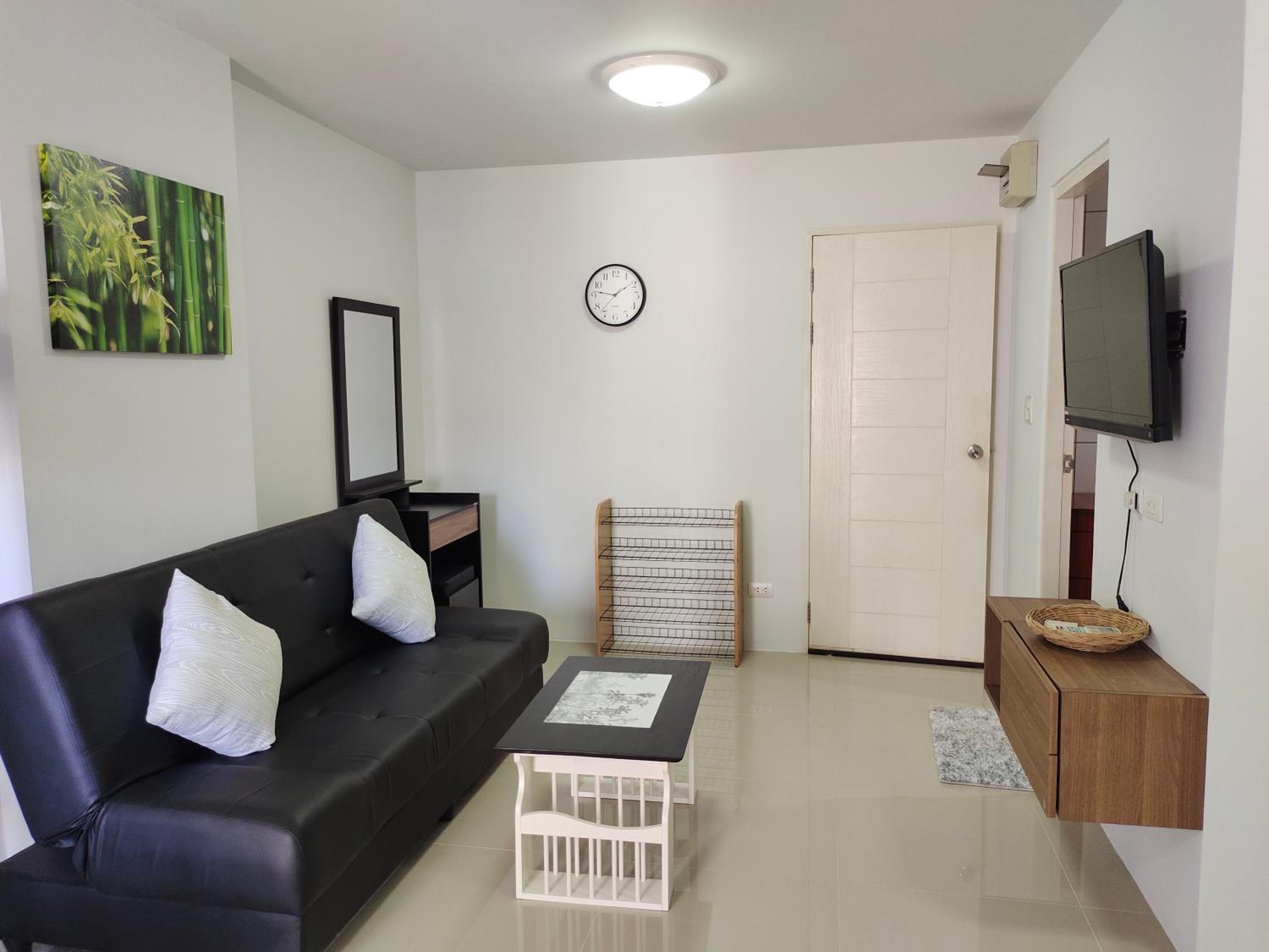 One-Bedroom Apartment - Photo 11