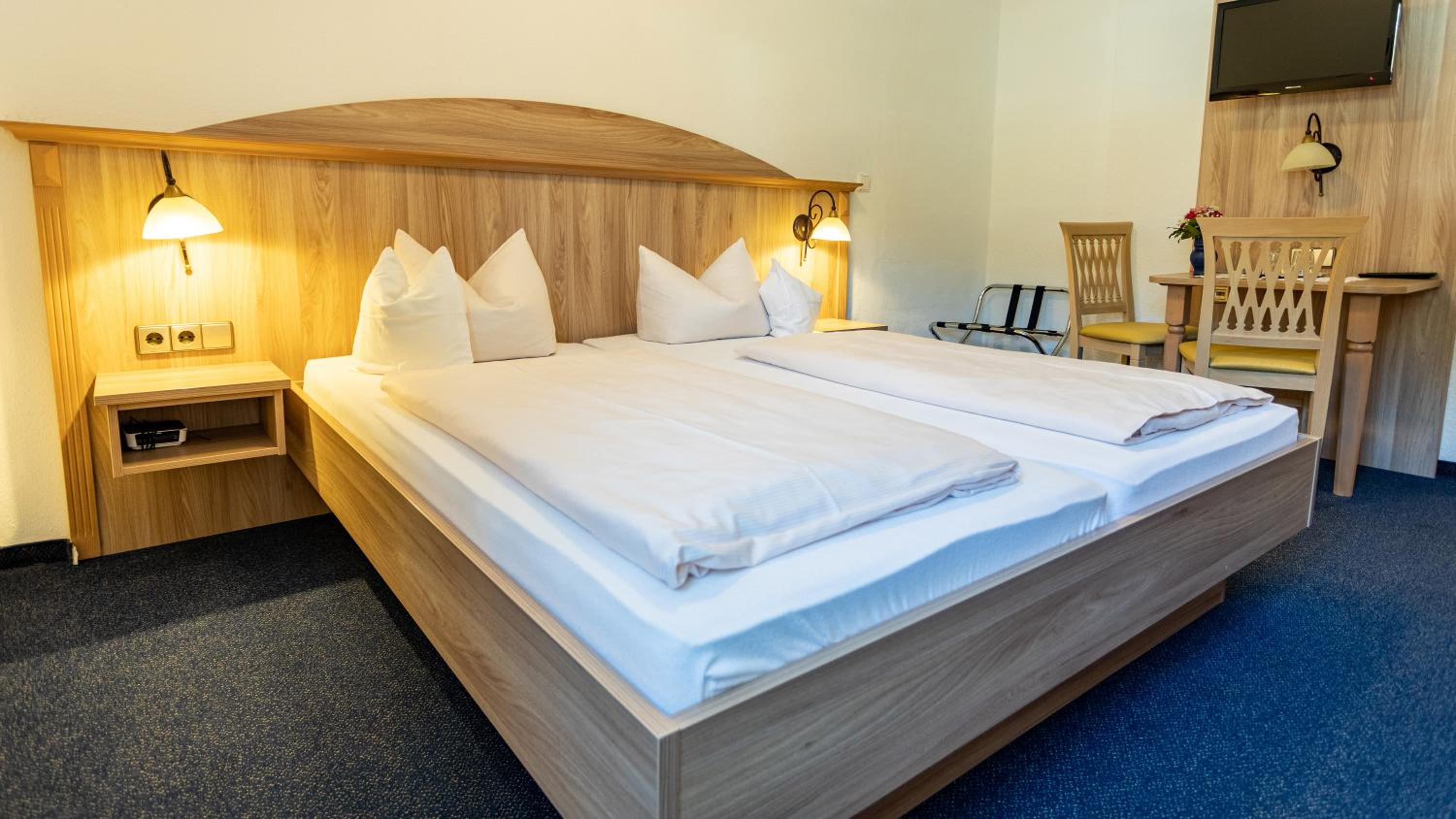 Double Room with Balcony - Photo 4