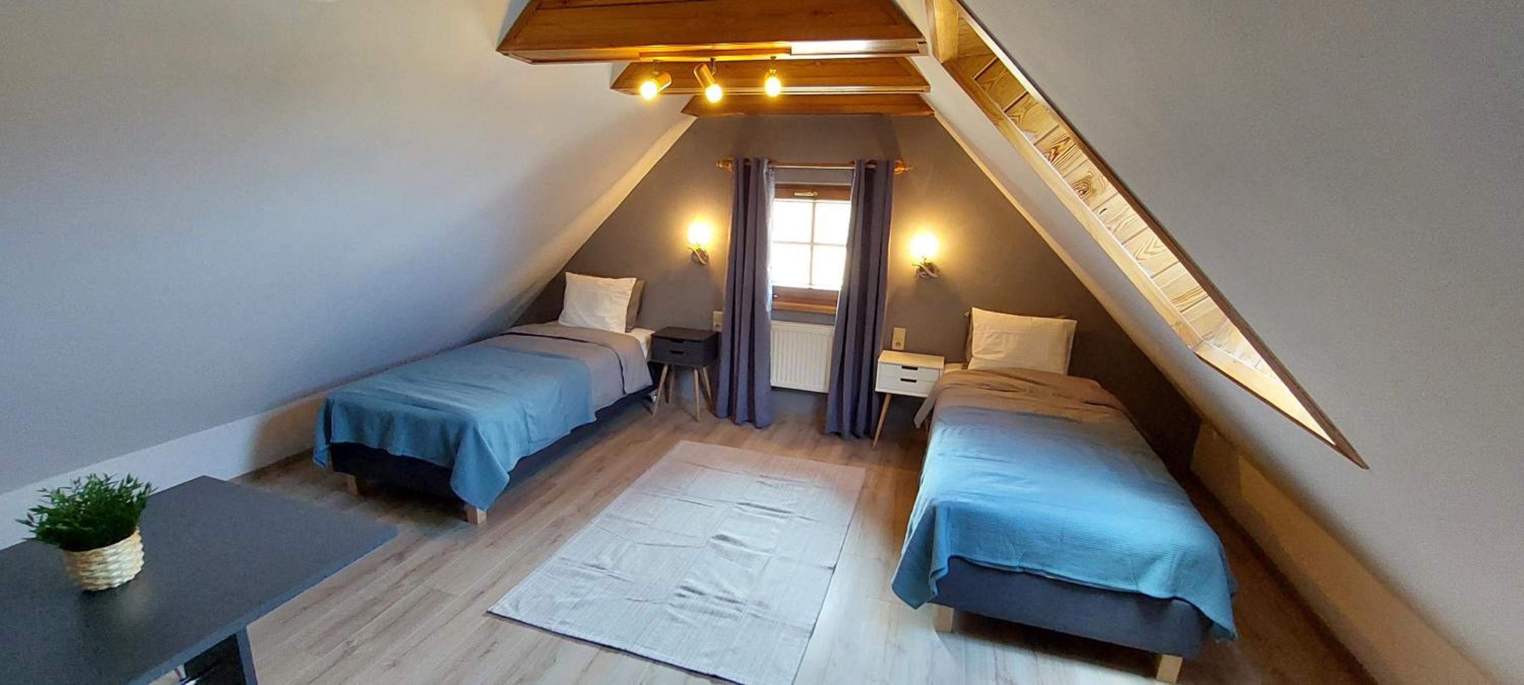 Twin Room with Extra Bed - Photo 3