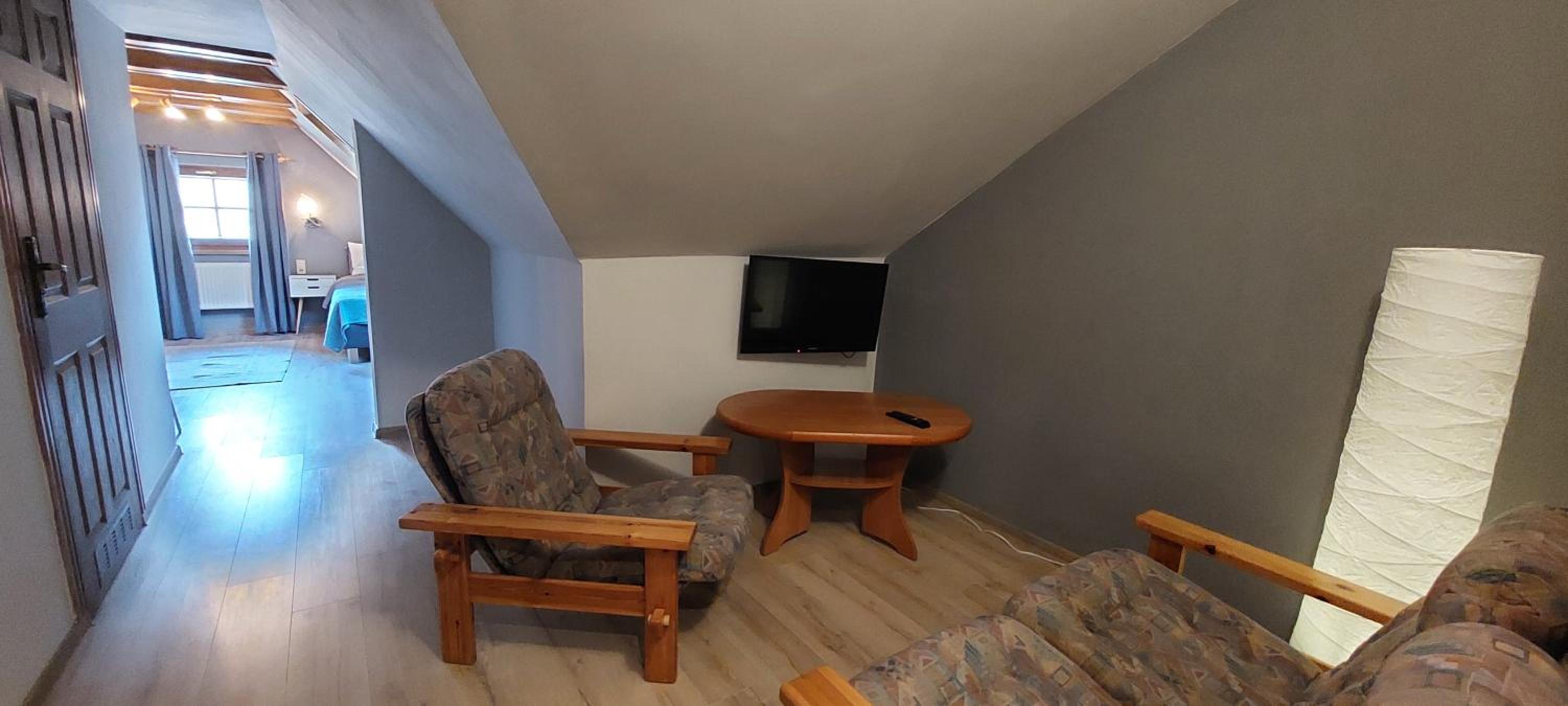 Twin Room with Extra Bed - Photo 2