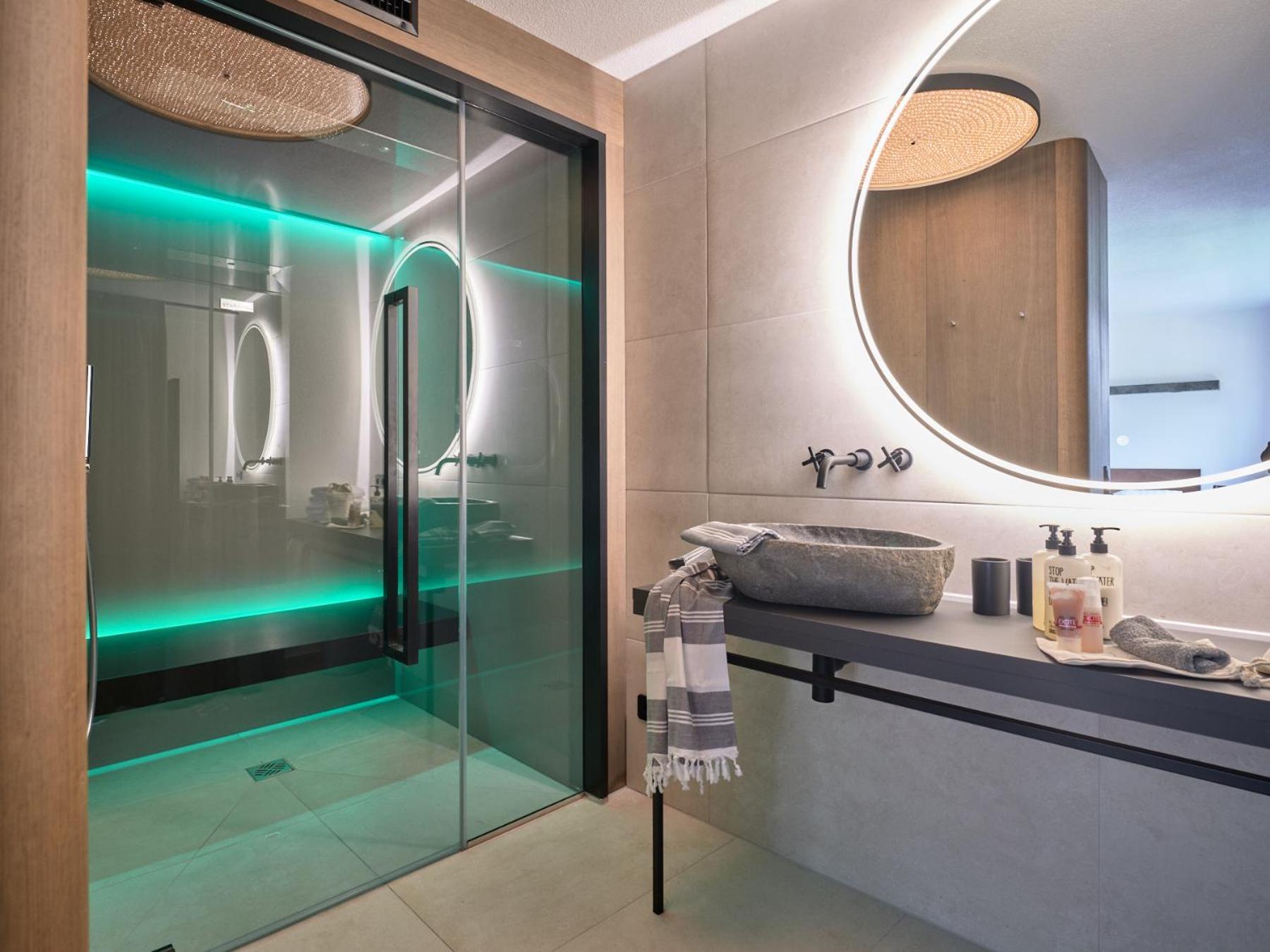 Suite with Steam Bath and Mountain View - Photo 2